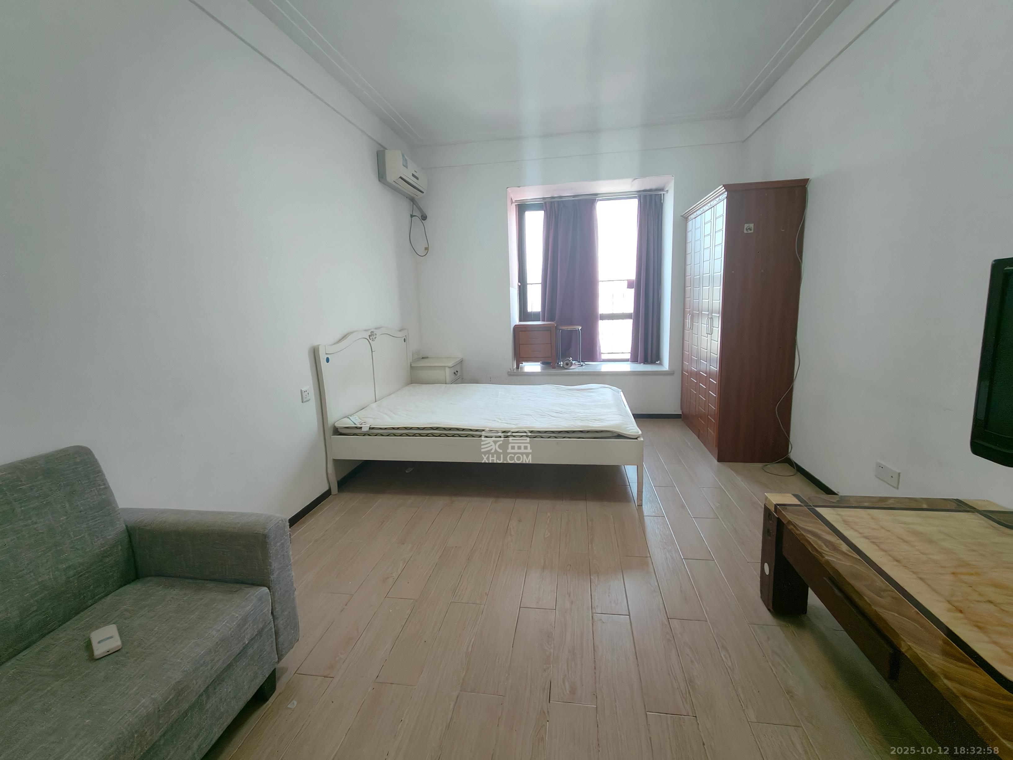 中海国际二期  1室1厅1卫    1100.0元/月 中海国际二期  1室1厅1卫    1100.0元/月室内图