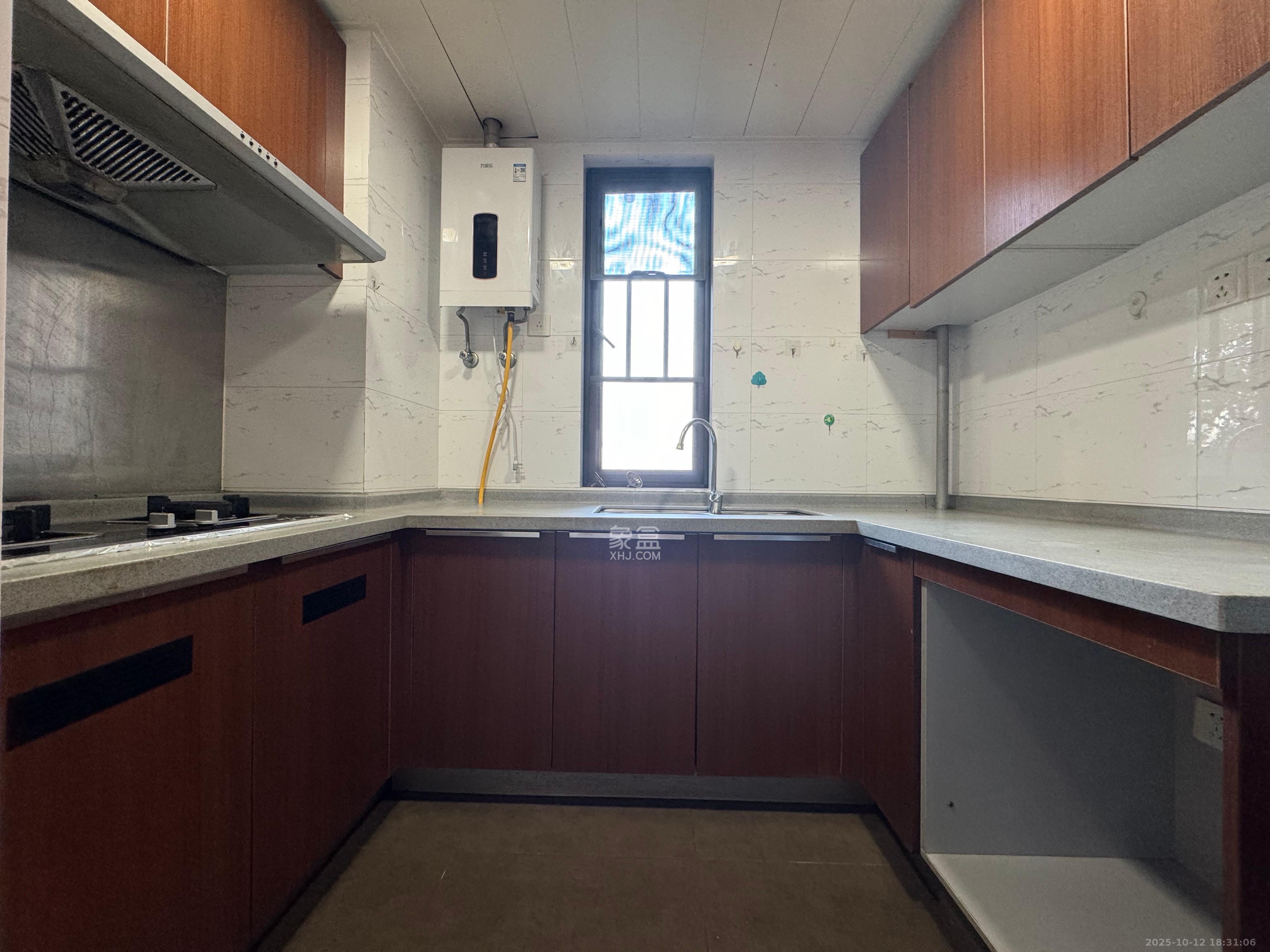 万科城  2室2厅1卫    2200.0元/月室内图