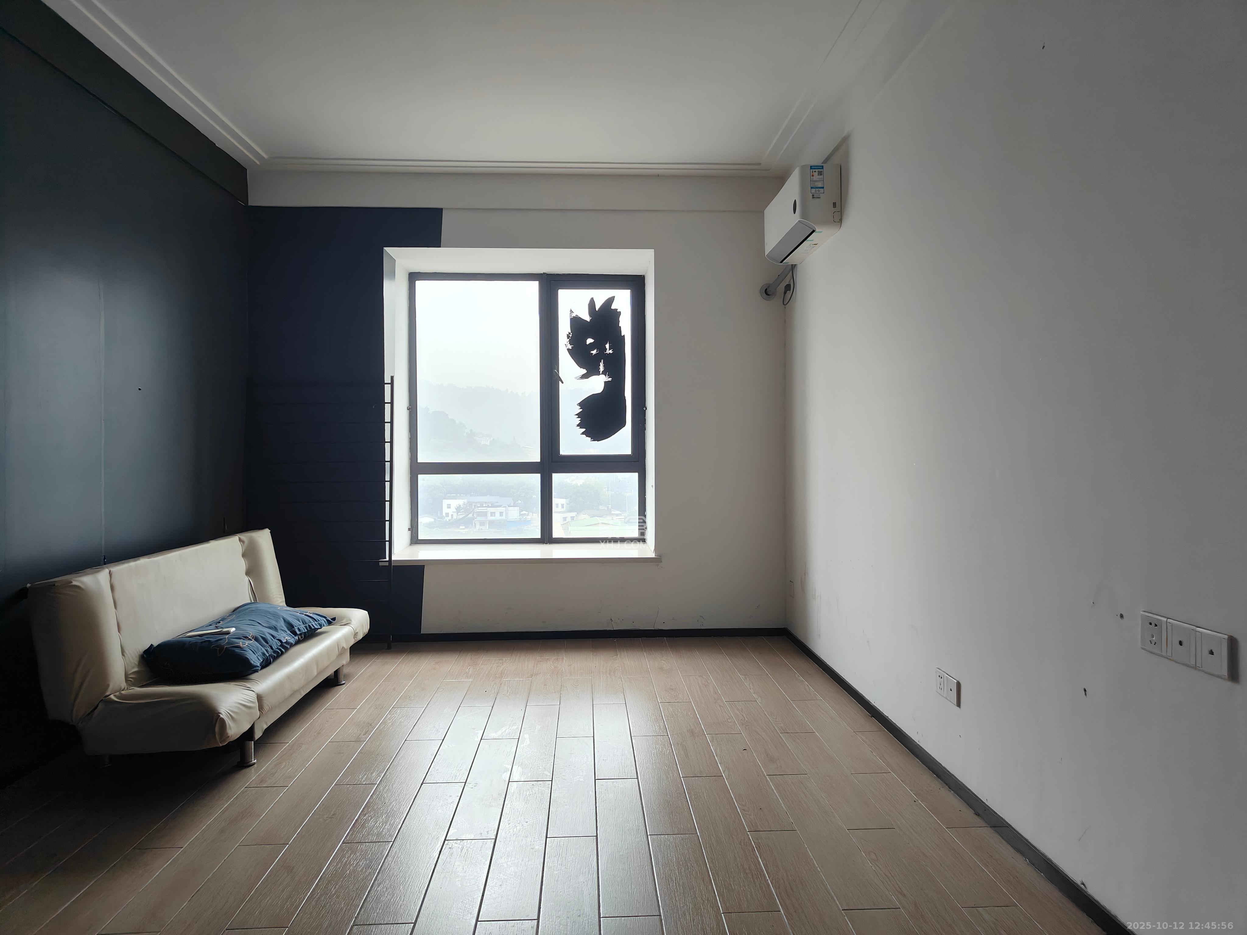 中海国际二期  1室1厅1卫    1100.0元/月 中海国际二期  1室1厅1卫    1100.0元/月