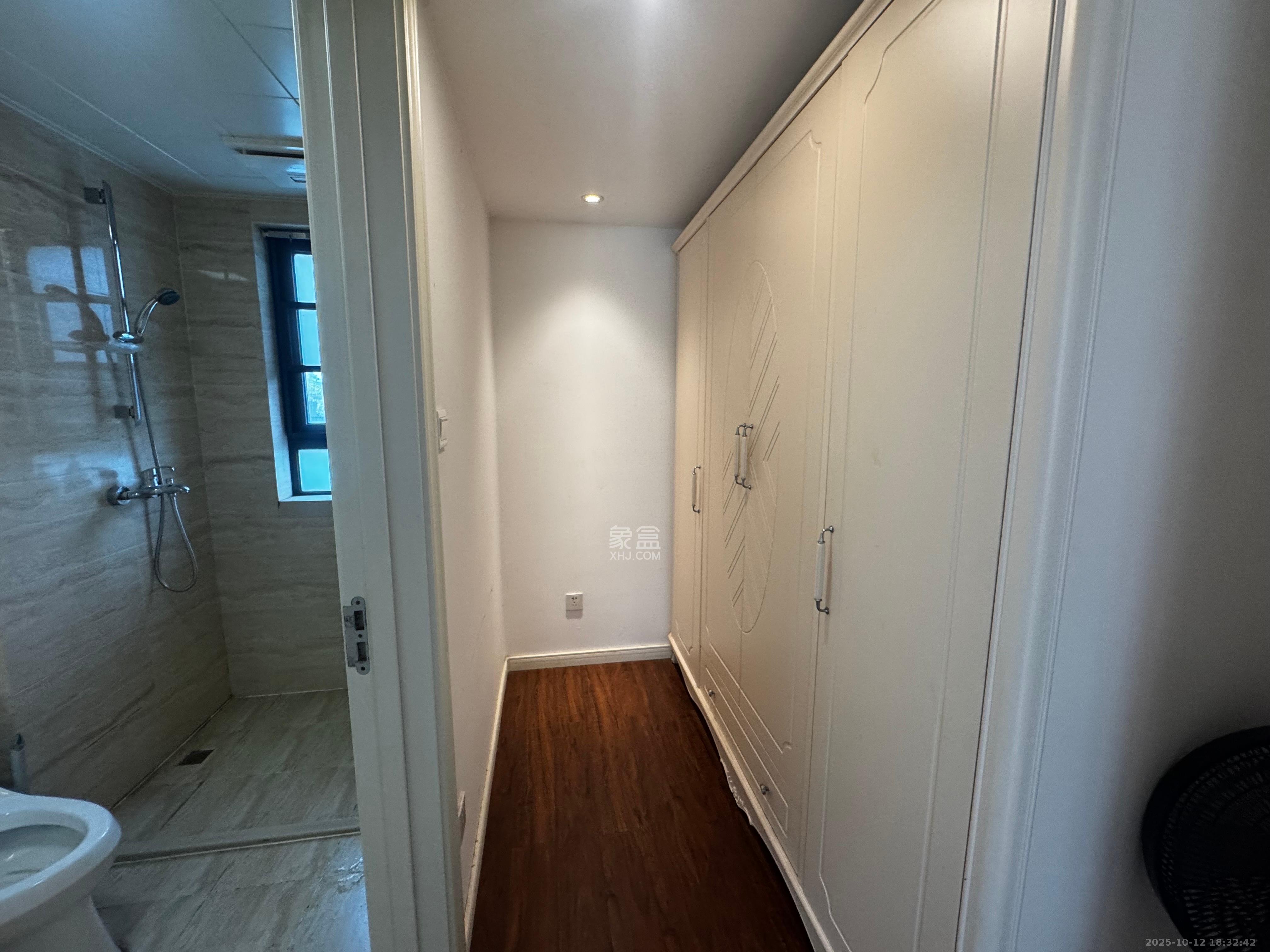 万科魅力之城观澜里 3室2厅2卫 2500.0元/月 万科魅力之城观澜里 3室2厅2卫 2500.0元/月室内图