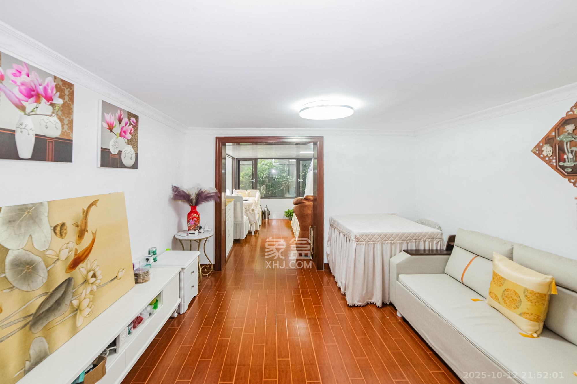 长泰豪园 7室2厅4卫 580.0万 长泰豪园 7室2厅4卫 580.0万客厅