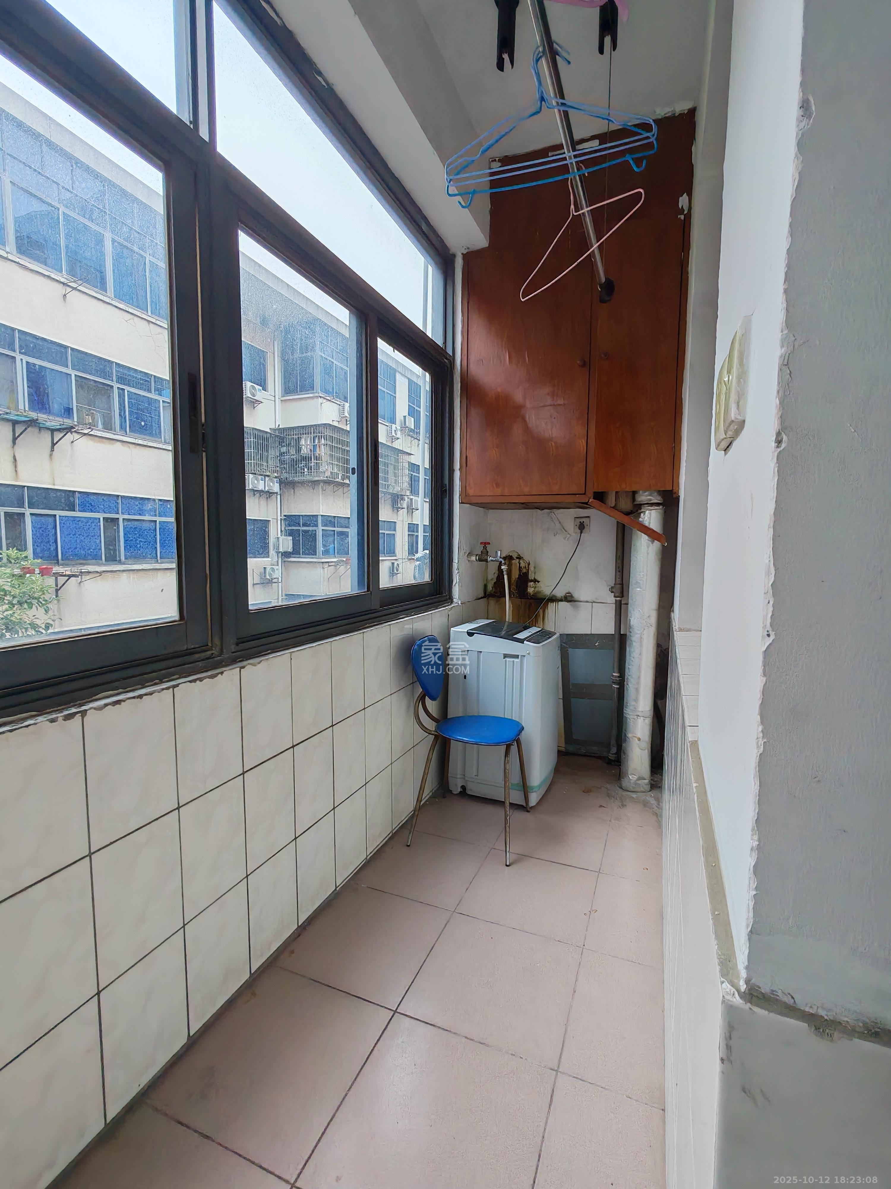 省地税局  3室1厅1卫    2000.0元/月 省地税局  3室1厅1卫    2000.0元/月室内图