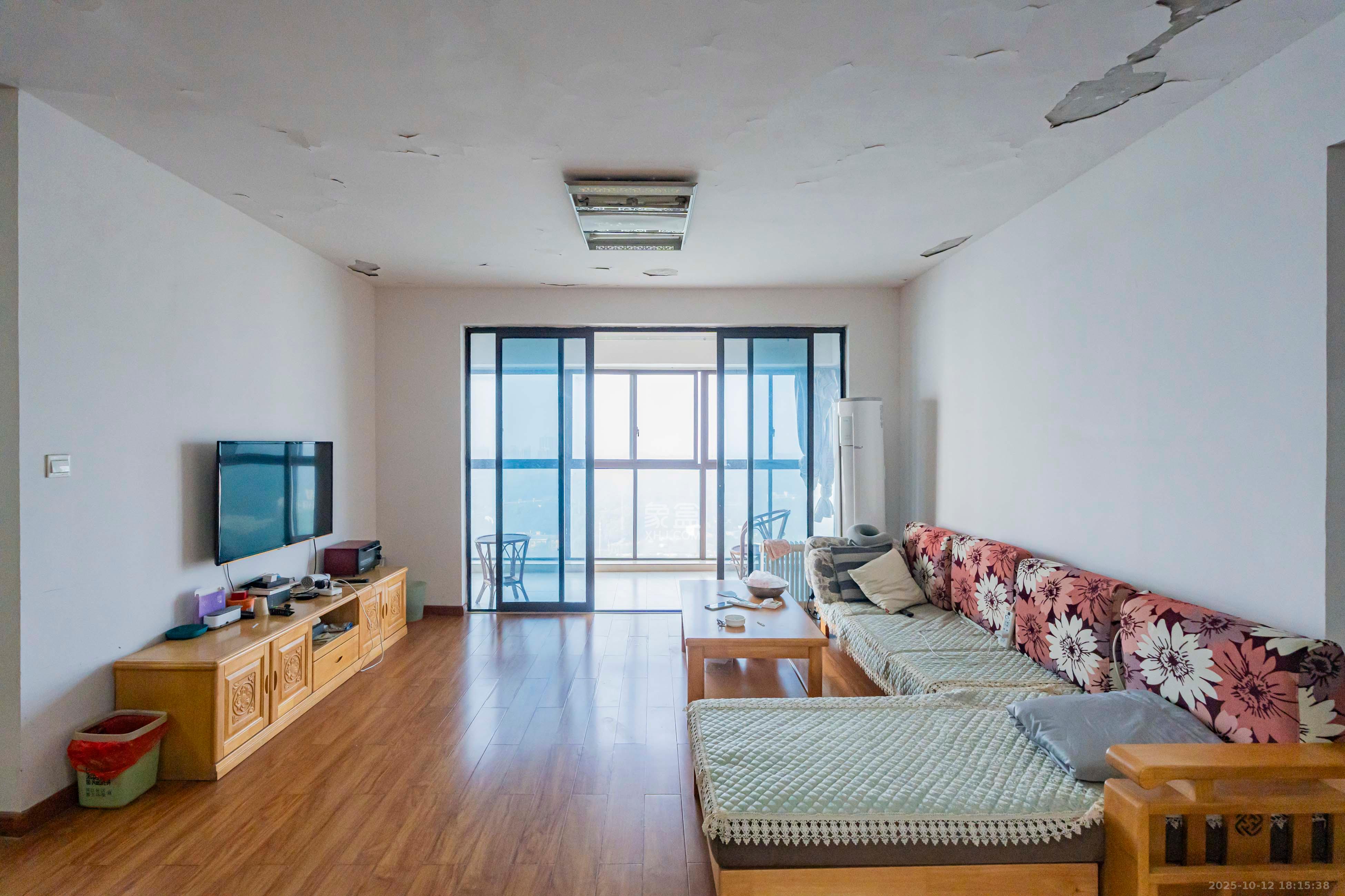 海洋半岛(月珑湾) 3室2厅2卫 138.0万 海洋半岛(月珑湾) 3室2厅2卫 138.0万客厅