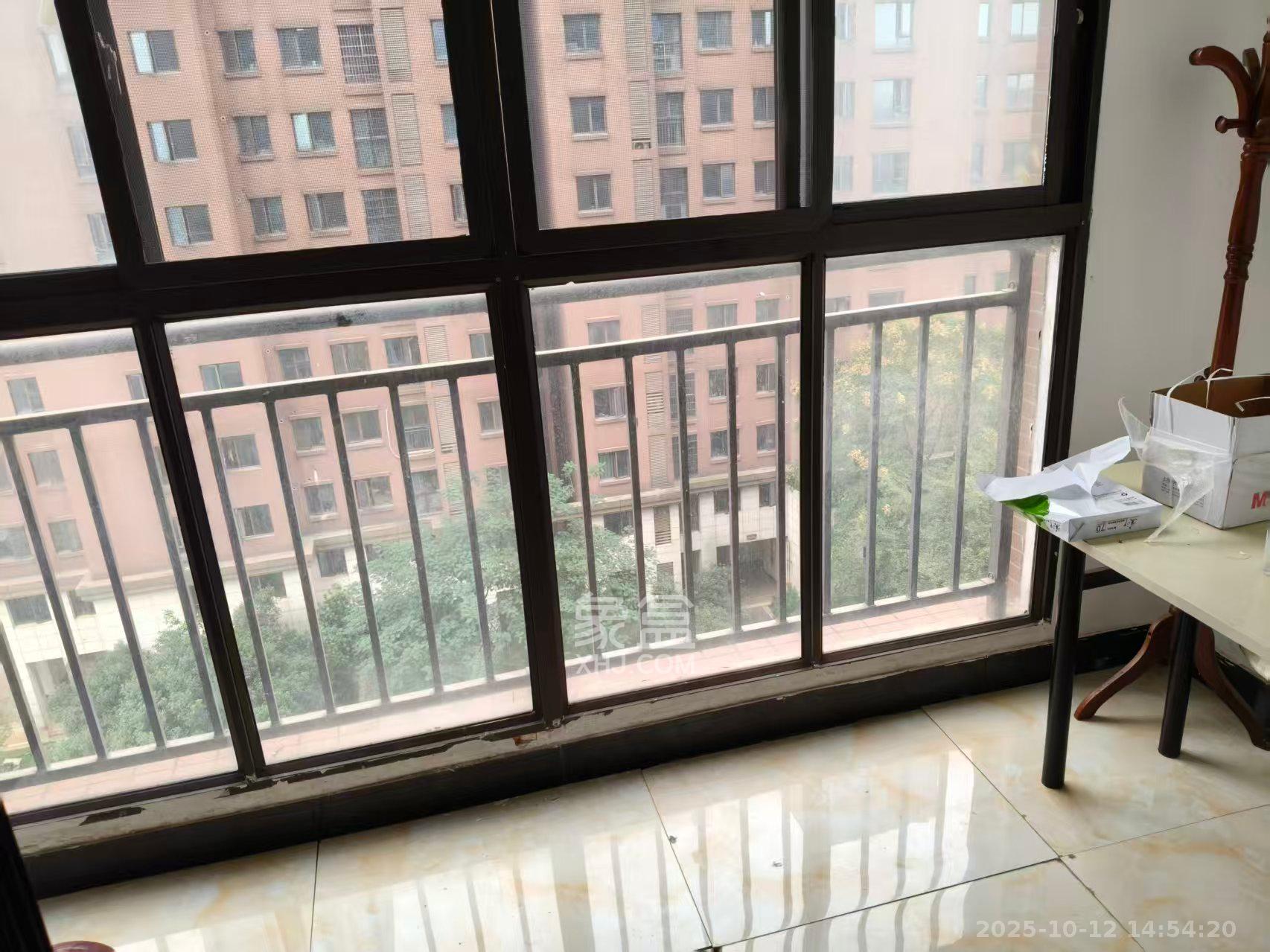 中冶中央公园  4室1厅2卫    2000.0元/月室内图