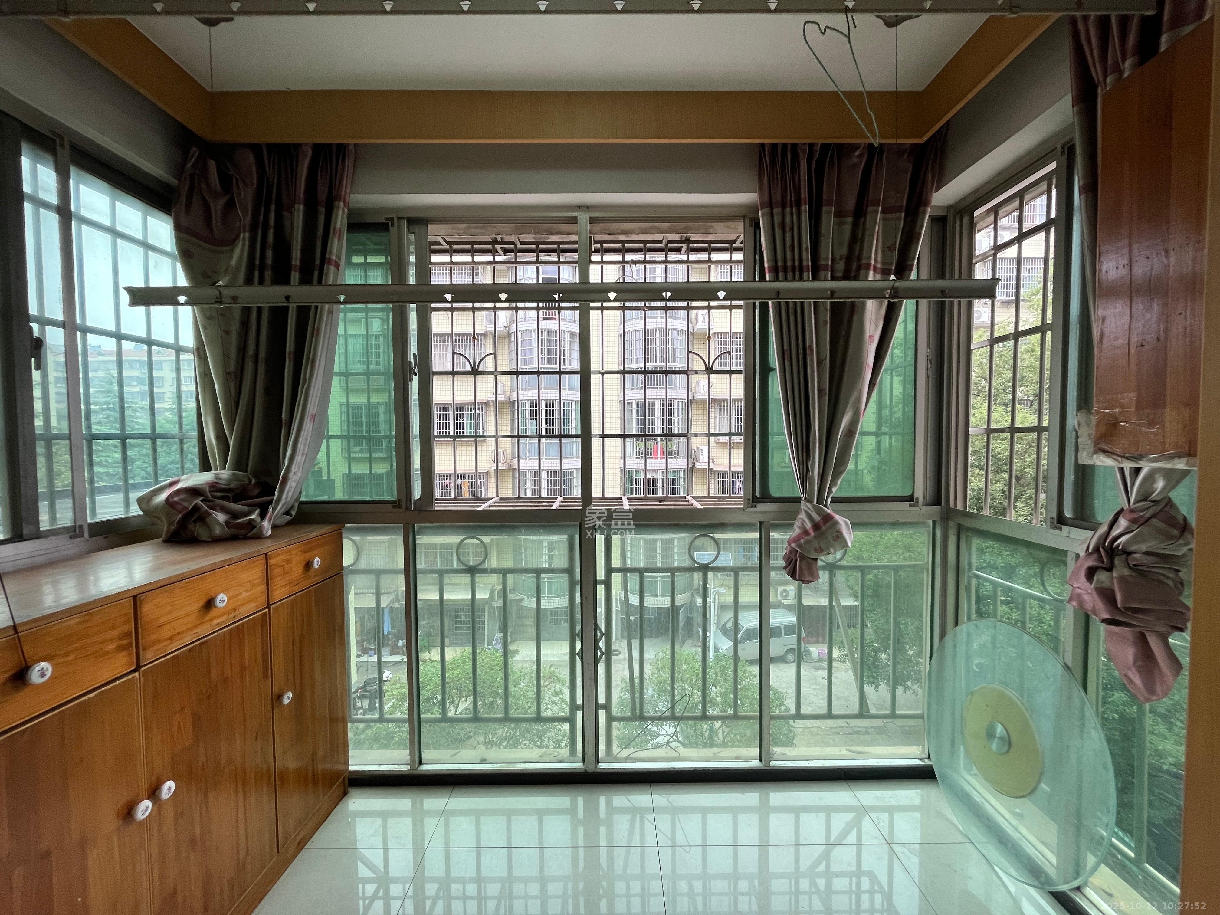 金峰小区北院(七里营社区)  3室2厅2卫    2000.0元/月 金峰小区北院(七里营社区)  3室2厅2卫    2000.0元/月室内图