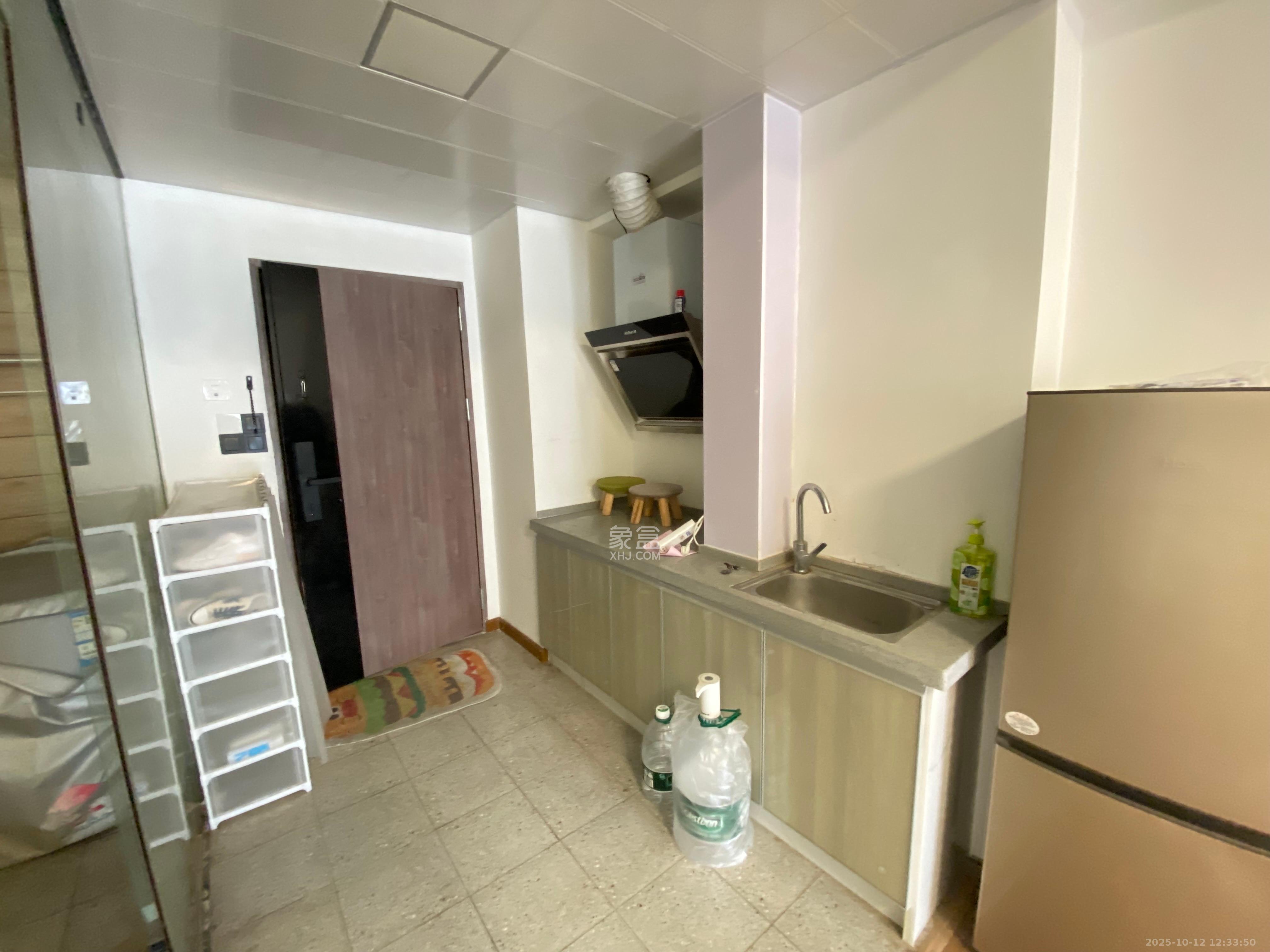 新世界广场  1室1厅1卫    1500.0元/月室内图