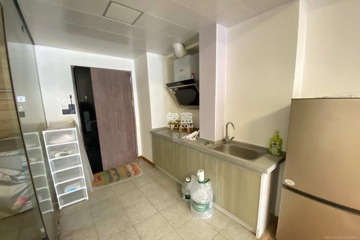 新世界广场 1室1厅1卫 1500.0元/月 新世界广场 1室1厅1卫 1500.0元/月室内图