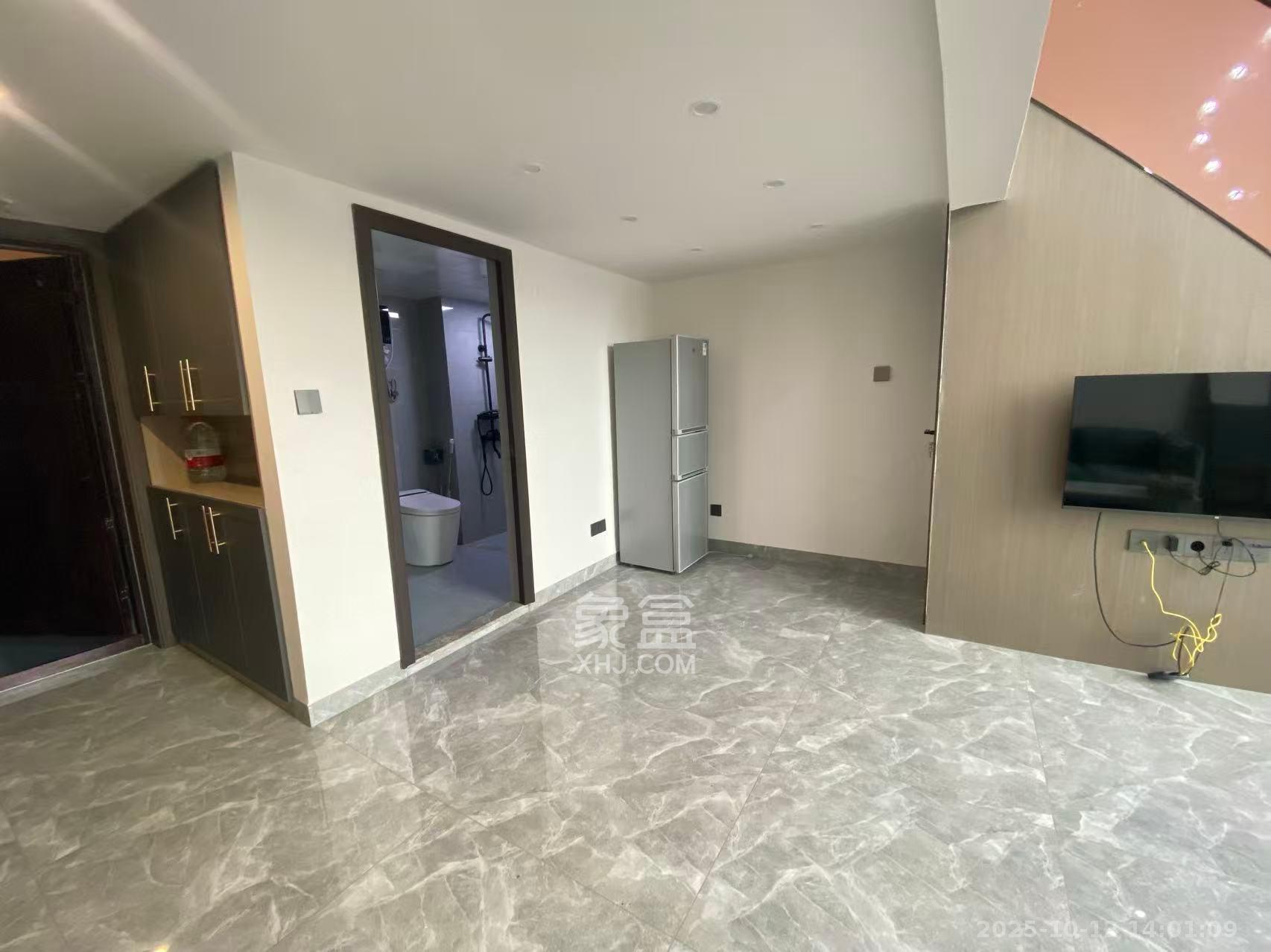 东盈商业广场(华泉城市广场)  2室1厅1卫    2800.0元/月 东盈商业广场(华泉城市广场)  2室1厅1卫    2800.0元/月室内图