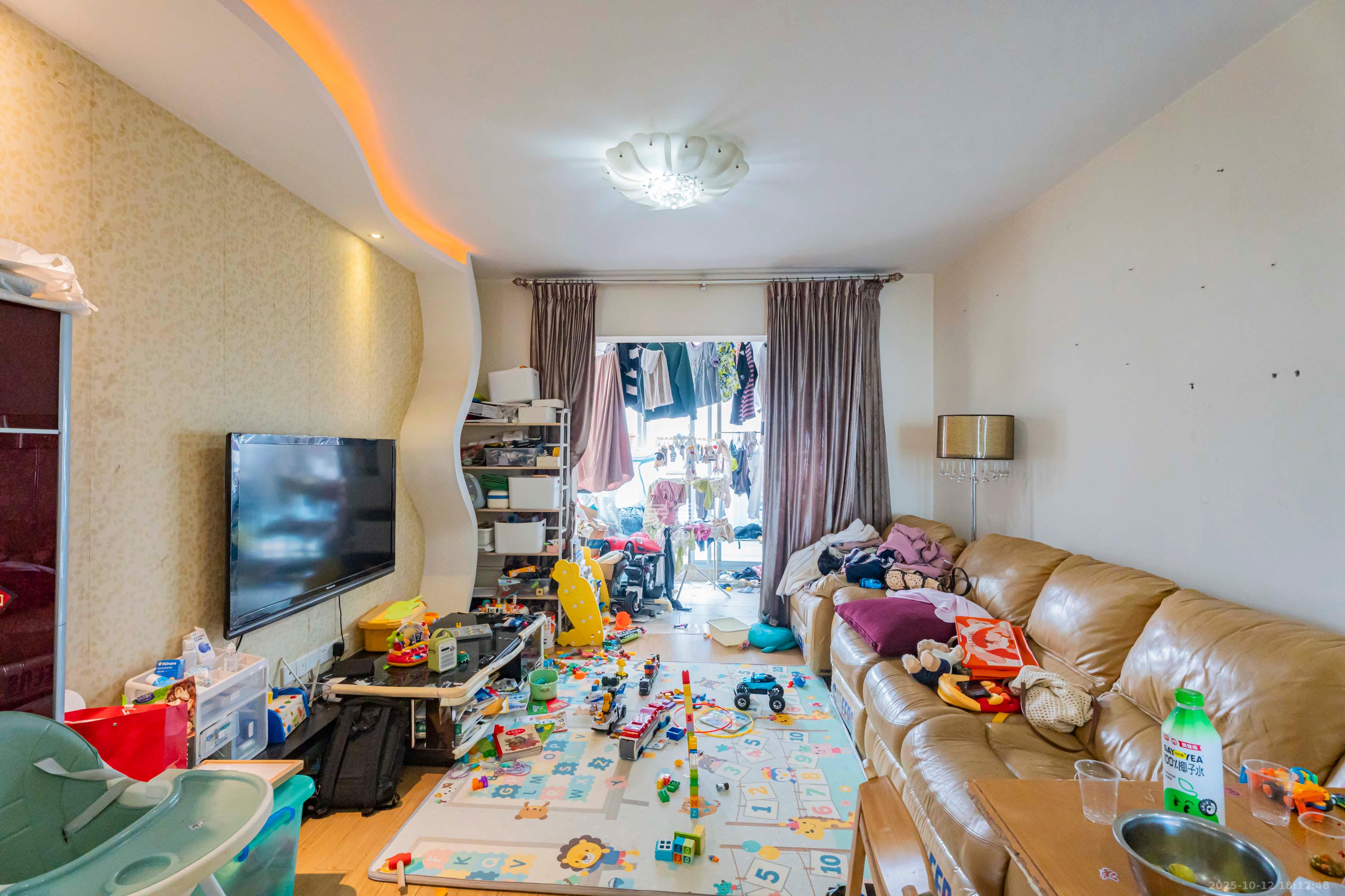 凯乐国际城 2室2厅1卫 87.0万 凯乐国际城 2室2厅1卫 87.0万客厅