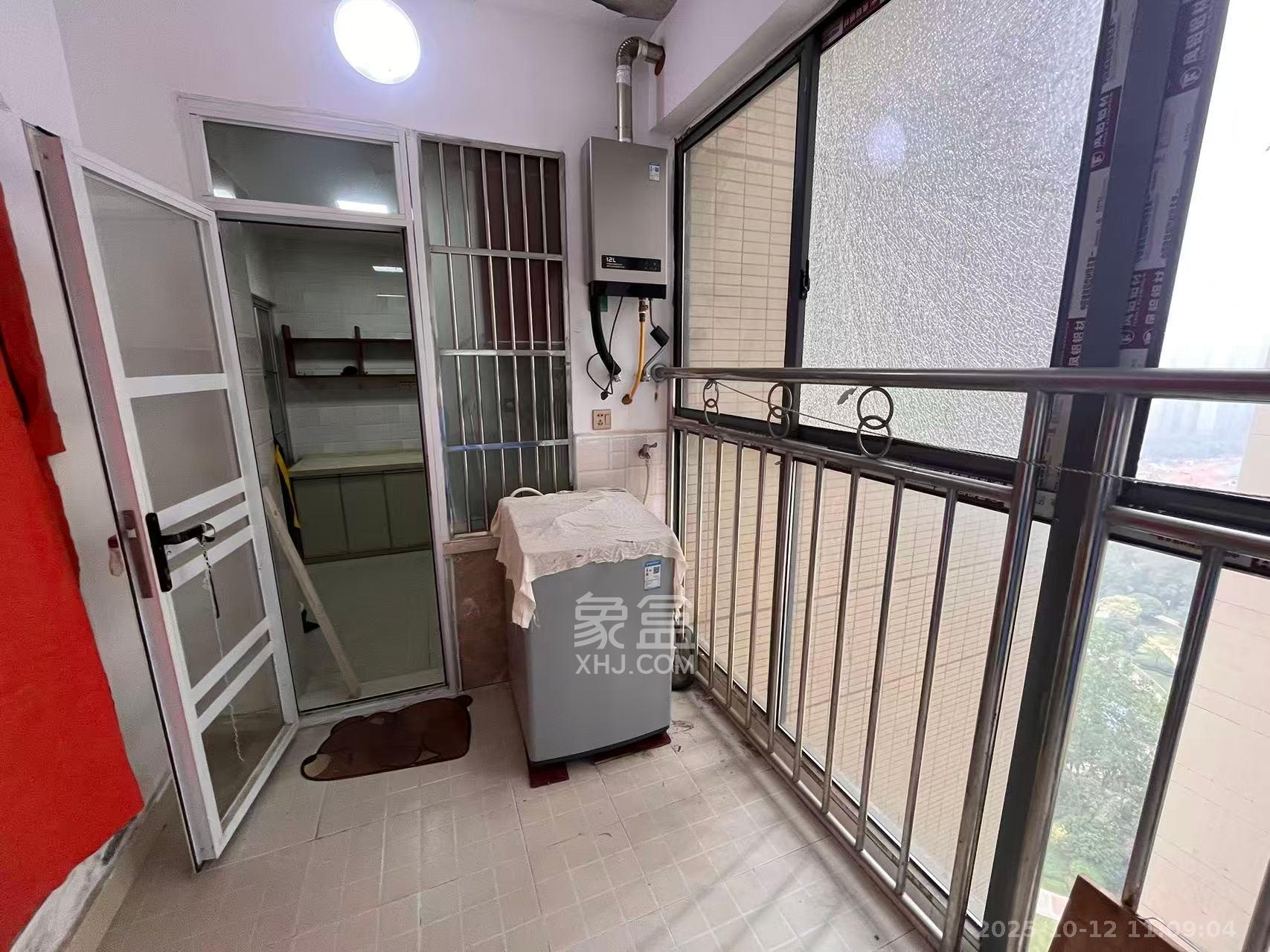 碧桂园南城首府(东宸林海) 3室2厅1卫 1800.0元/月 碧桂园南城首府(东宸林海) 3室2厅1卫 1800.0元/月室内图