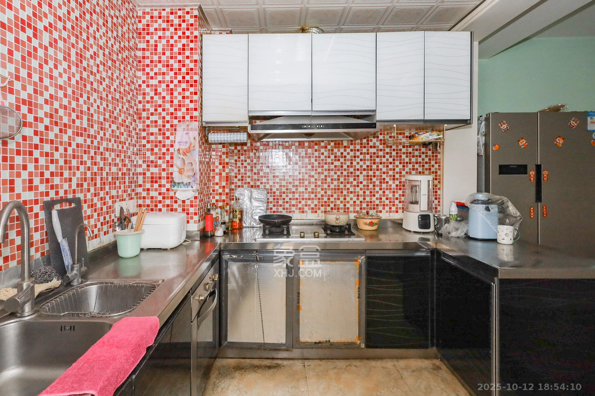 钰龙天下一期  4室2厅2卫    268.0万厨房