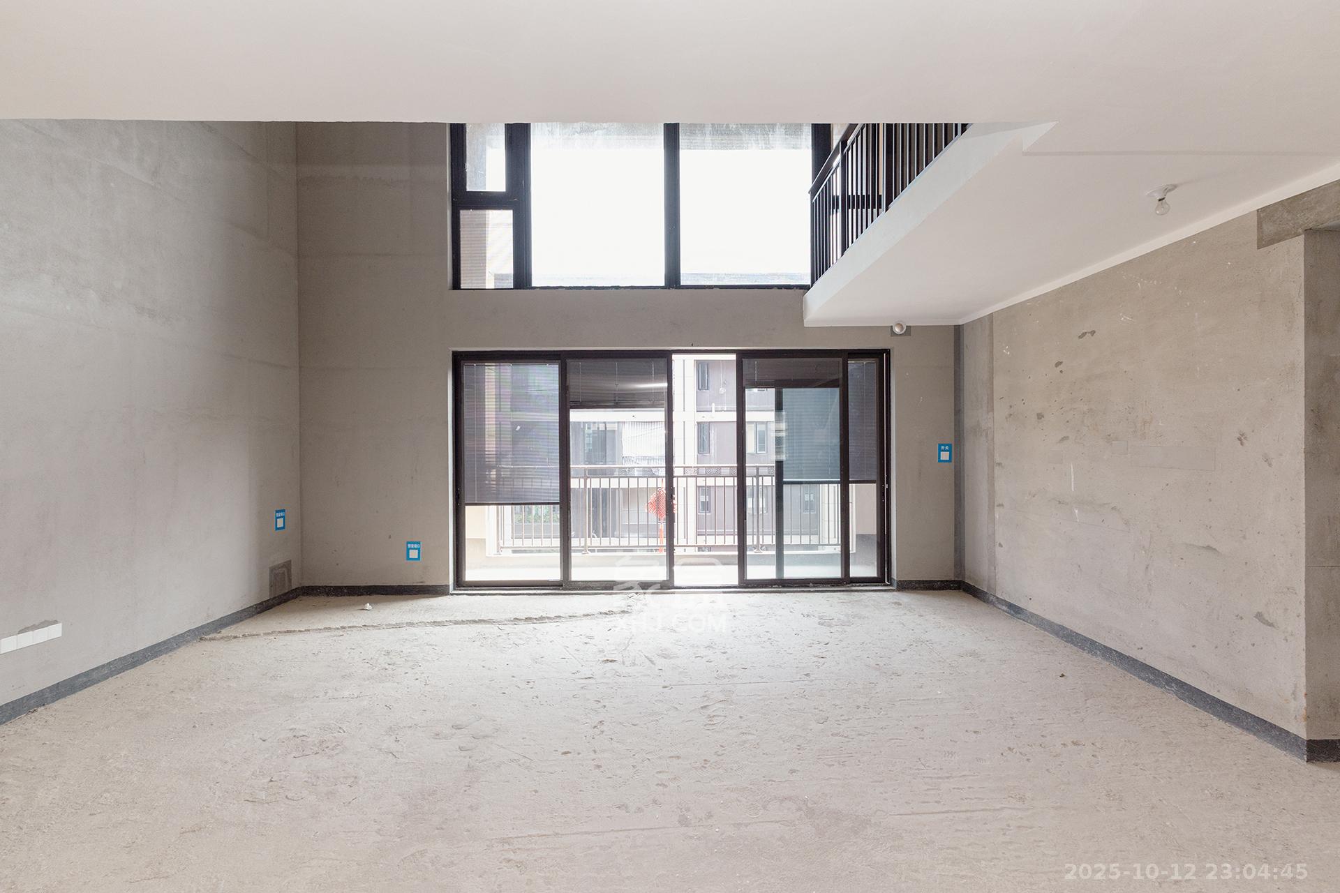 时代建发和著  6室2厅4卫    550.0万 时代建发和著  6室2厅4卫    550.0万