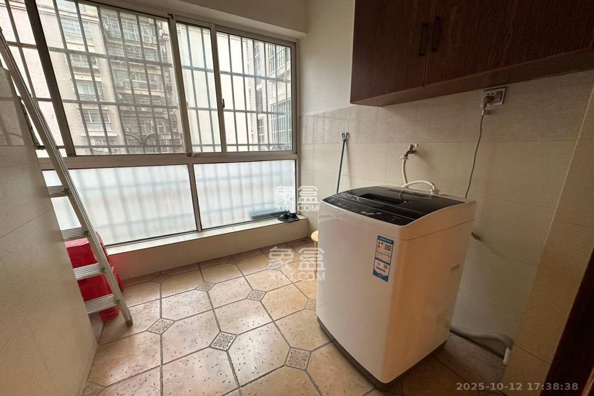 上河国际C区  3室1厅2卫    2900.0元/月 上河国际C区  3室1厅2卫    2900.0元/月室内图