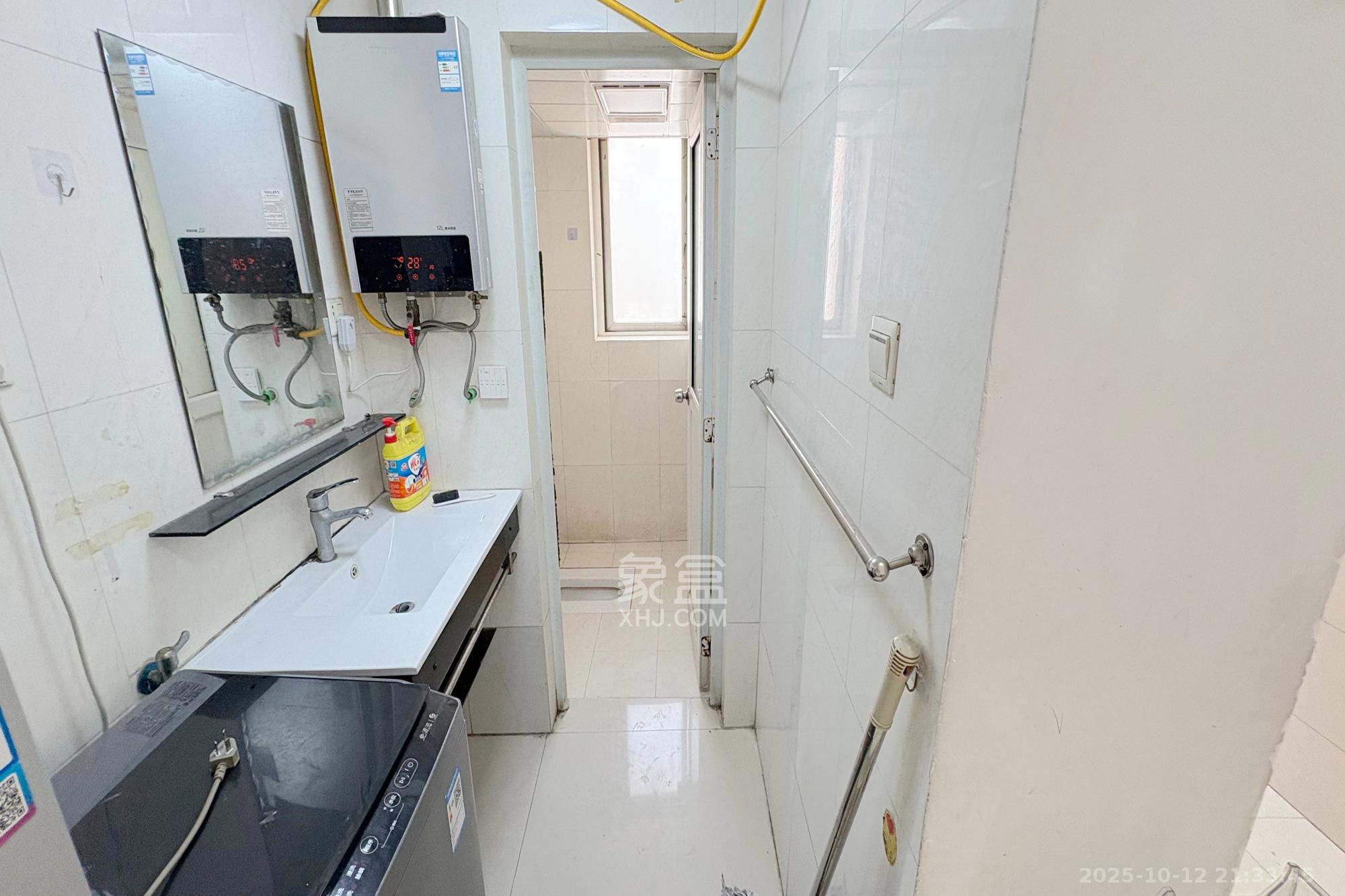 星典时代  3室2厅1卫    65.0万卫生间