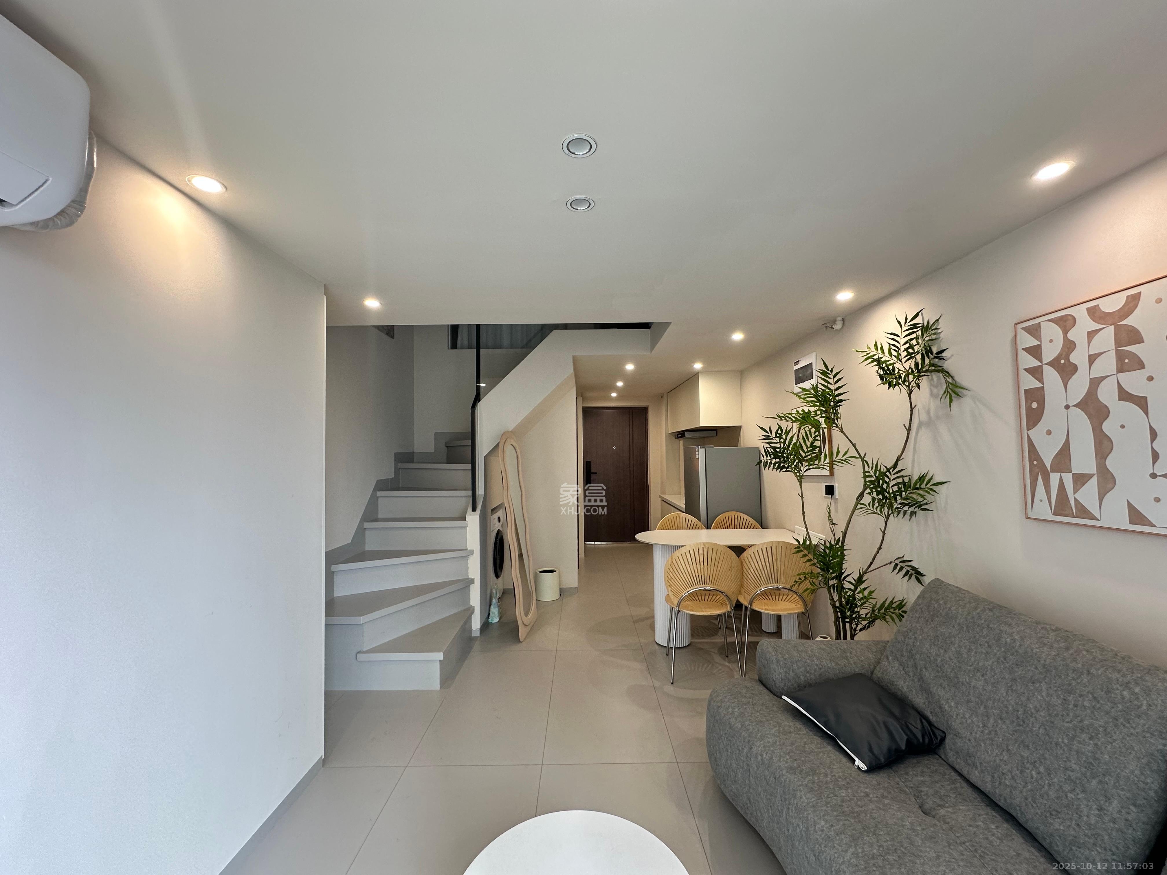 卓越中寰  2室1厅1卫    3200.0元/月 卓越中寰  2室1厅1卫    3200.0元/月室内图