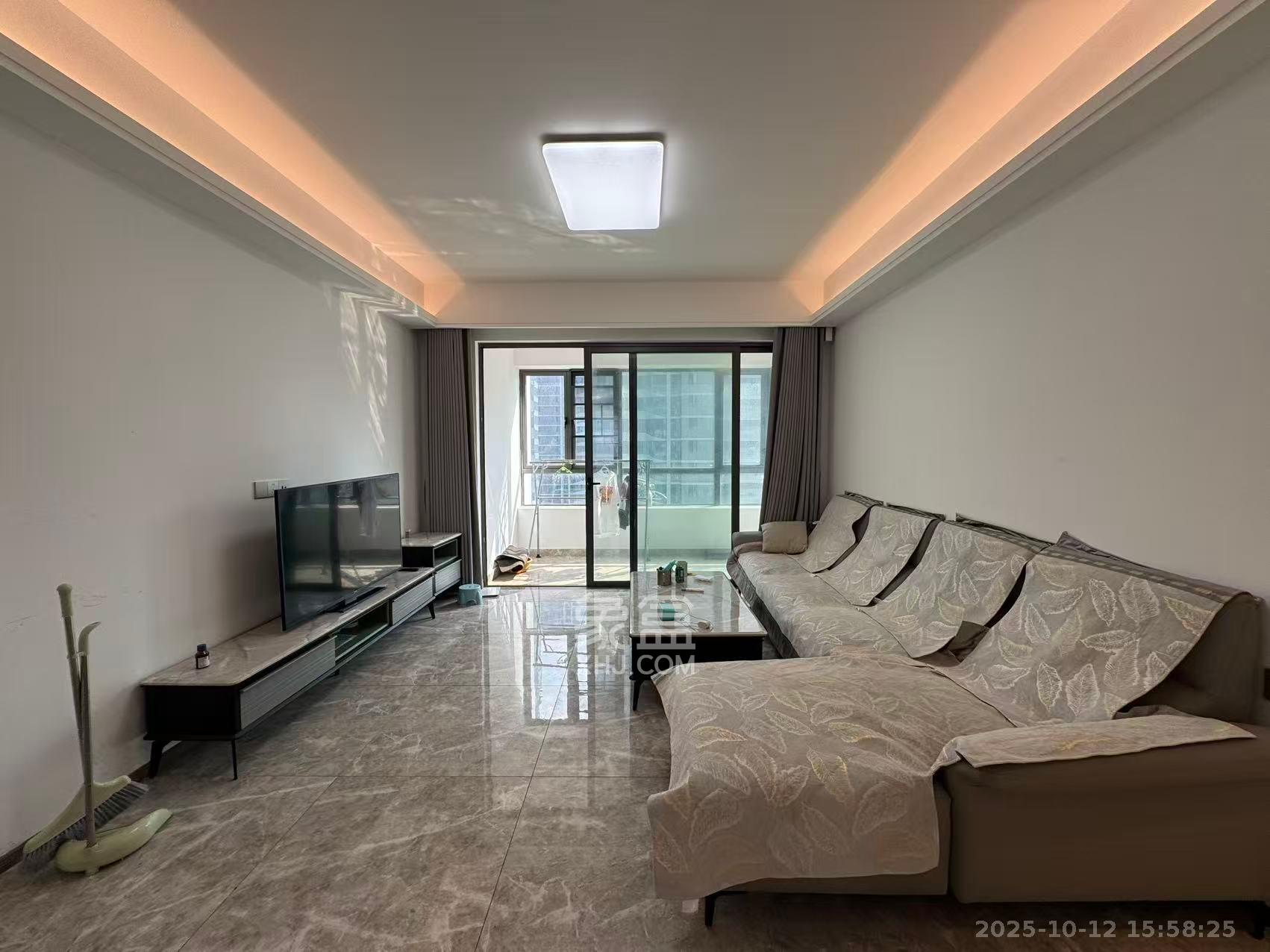 复地滨江金融中心  4室2厅2卫    4800.0元/月 复地滨江金融中心  4室2厅2卫    4800.0元/月