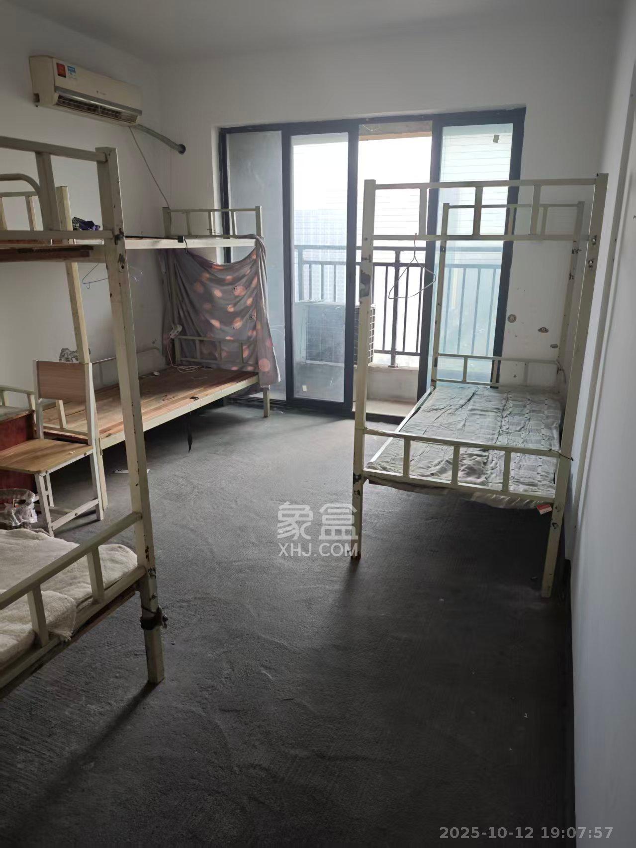 星湖湾二期高层 3室2厅2卫 1500.0元/月 星湖湾二期高层 3室2厅2卫 1500.0元/月室内图