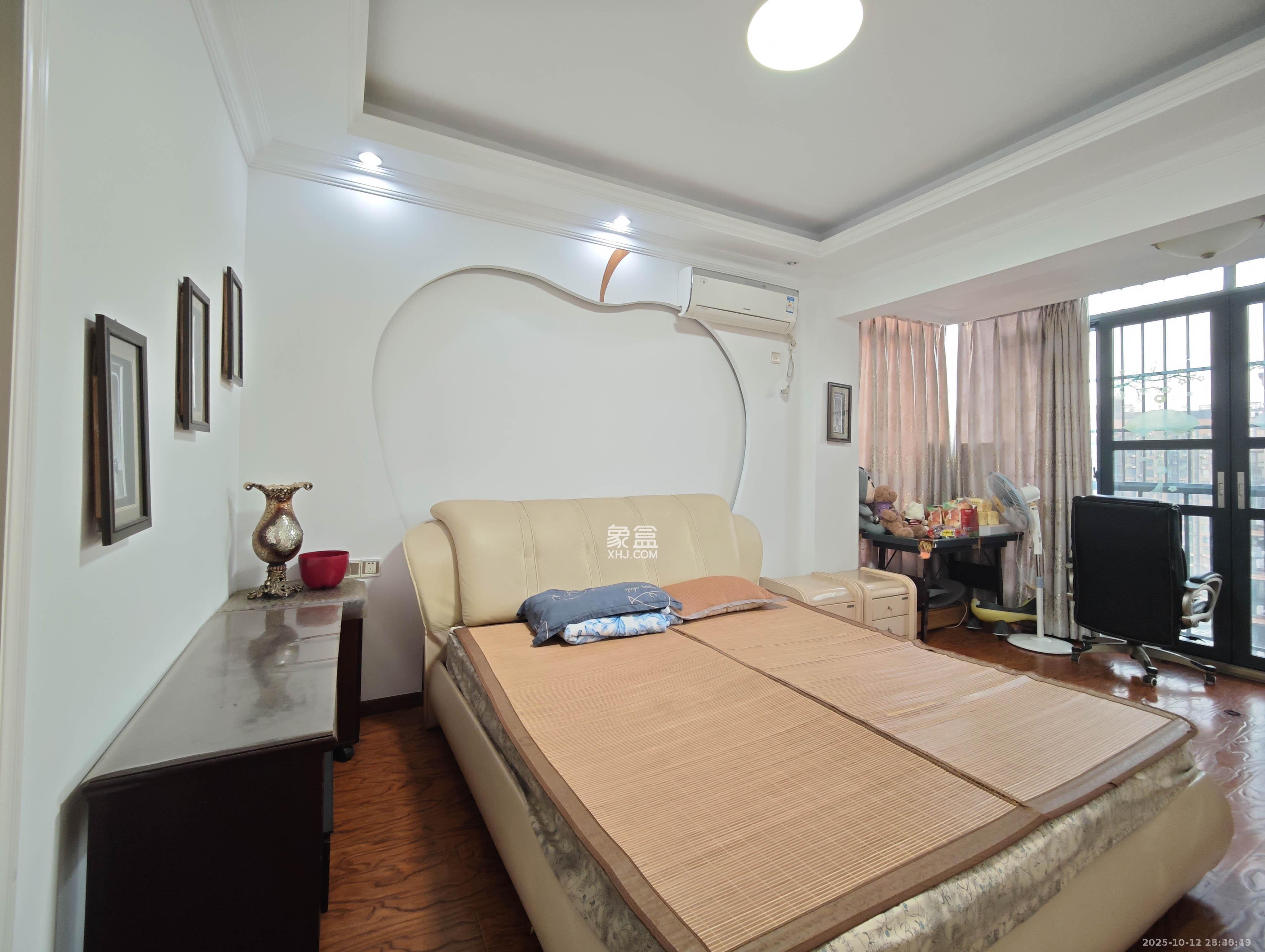 水岸天际(一期、二期) 5室2厅2卫 5000.0元/月 水岸天际(一期、二期) 5室2厅2卫 5000.0元/月室内图