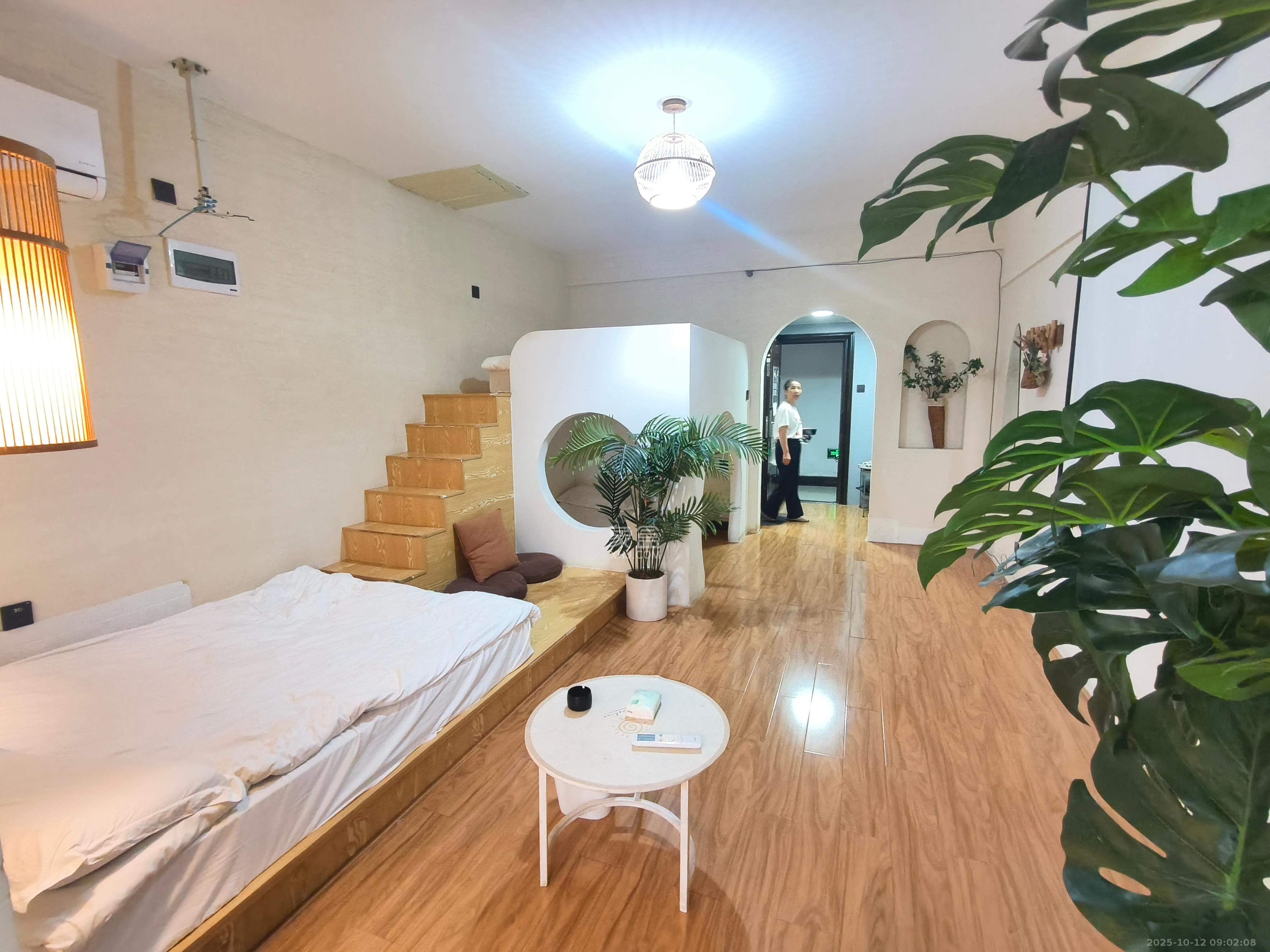 七彩丽都  1室1厅1卫    2000.0元/月室内图