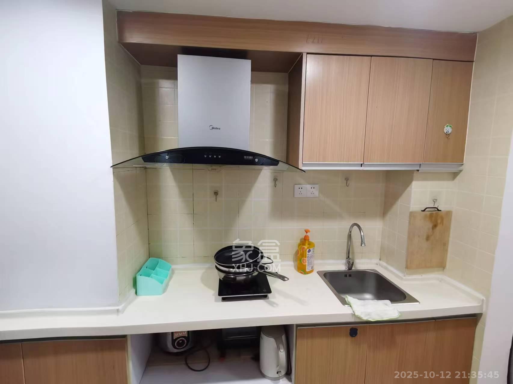 米兰春天  1室1厅1卫    1100.0元/月 米兰春天  1室1厅1卫    1100.0元/月