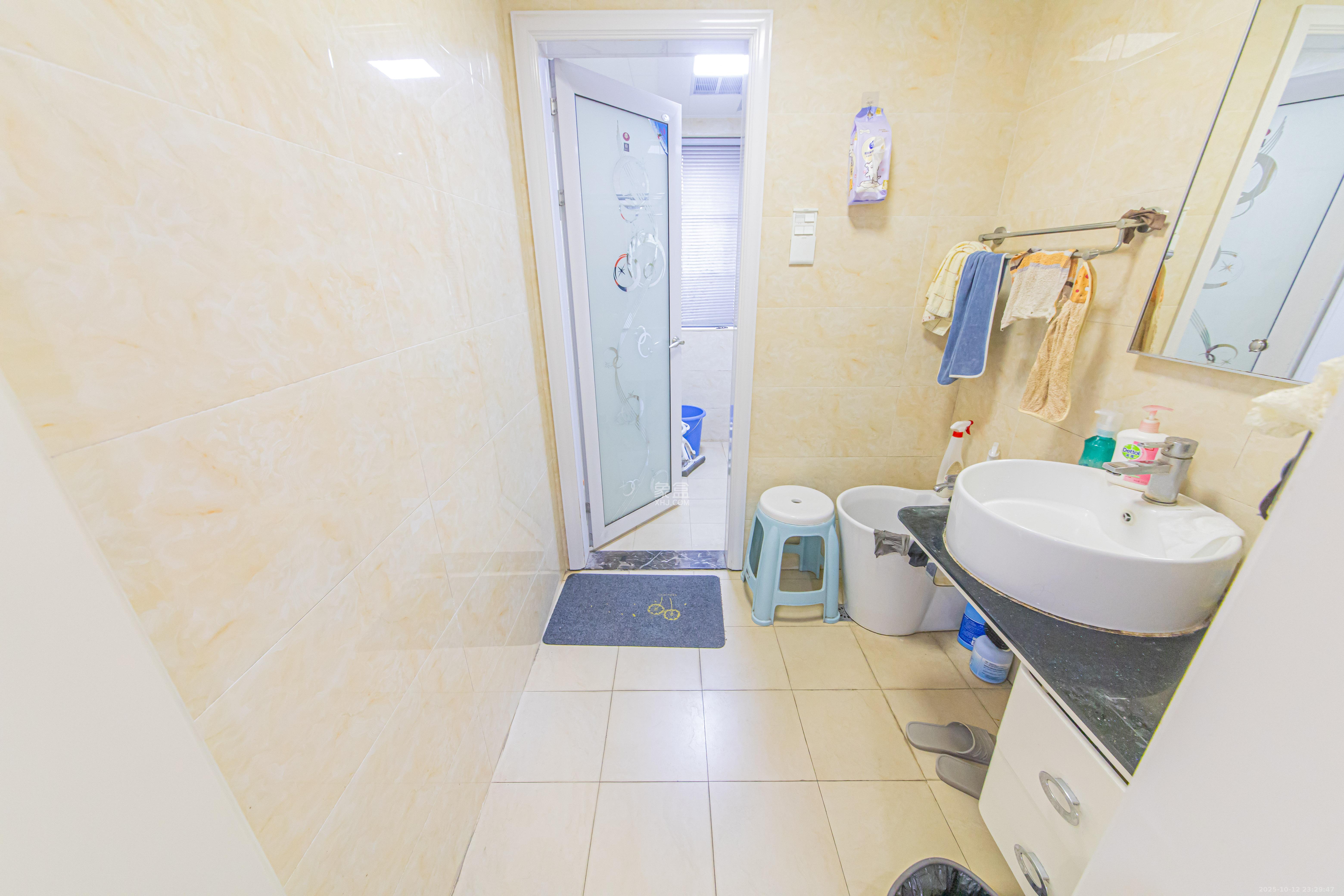 中建芙蓉嘉苑 3室2厅2卫 130.0万 中建芙蓉嘉苑 3室2厅2卫 130.0万卫生间