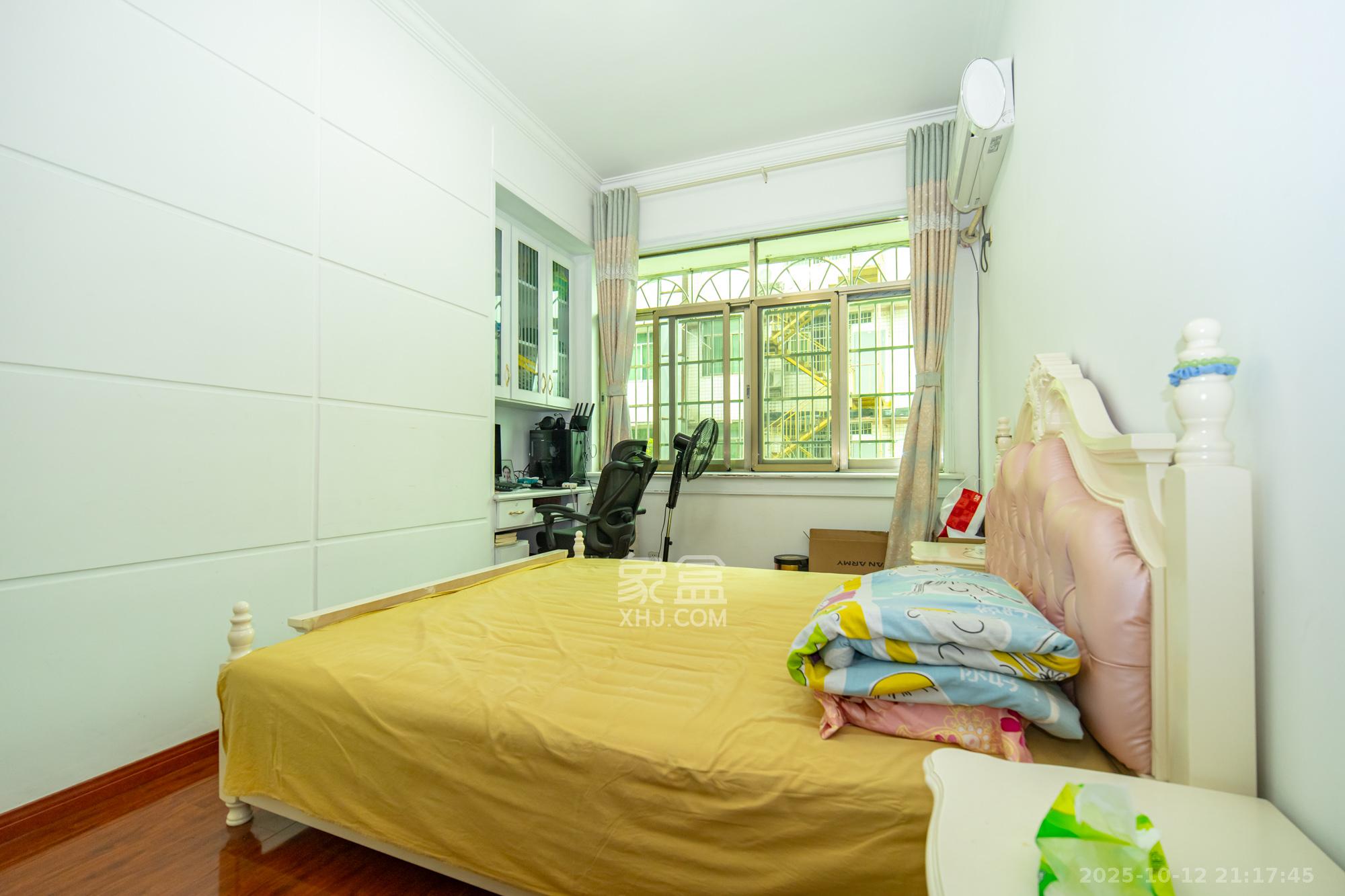 众鑫建材市场（长沙县星沙镇皮具市场）  4室2厅2卫    63.8万卧室