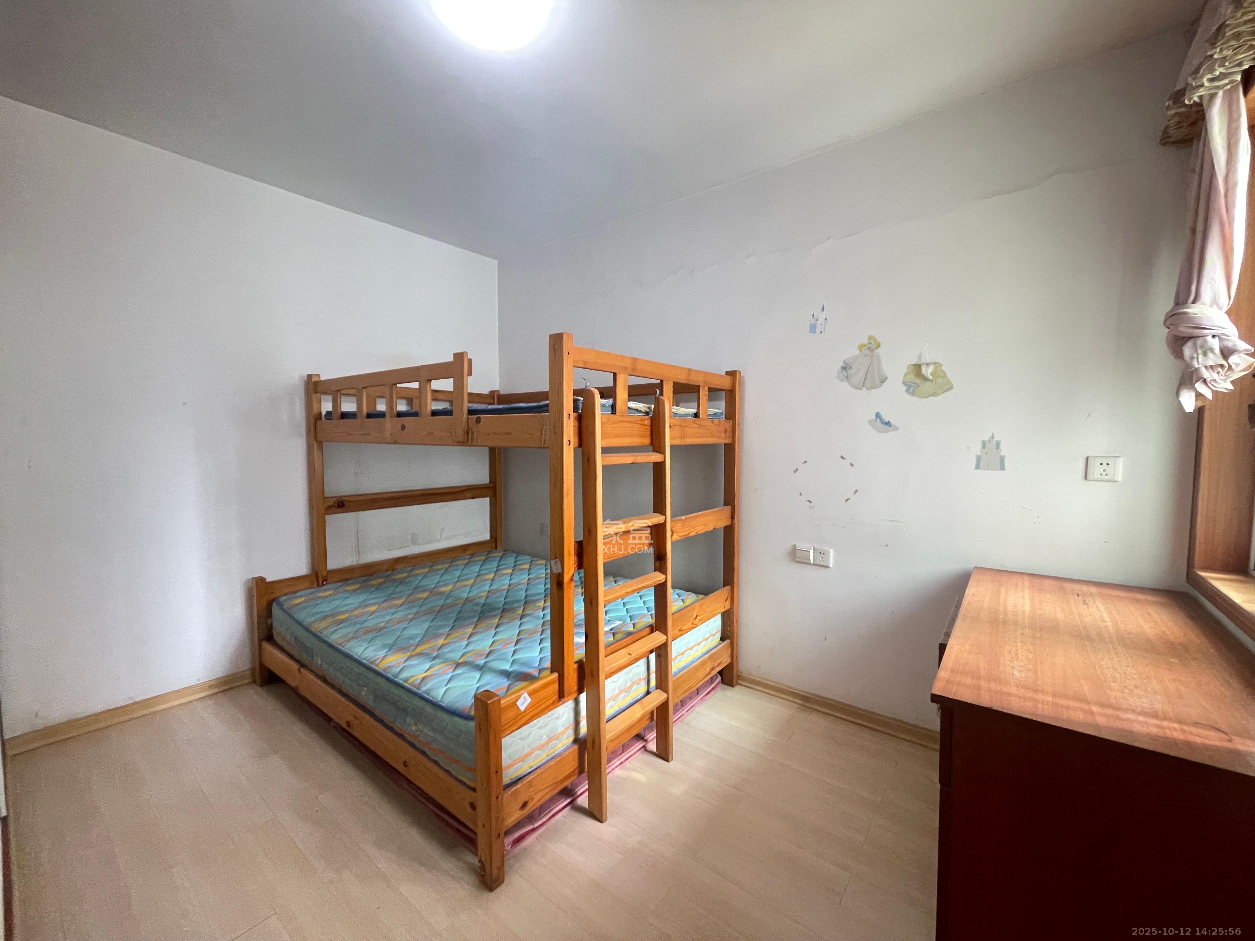 玛依拉山庄 2室2厅1卫 2300.0元/月 玛依拉山庄 2室2厅1卫 2300.0元/月室内图