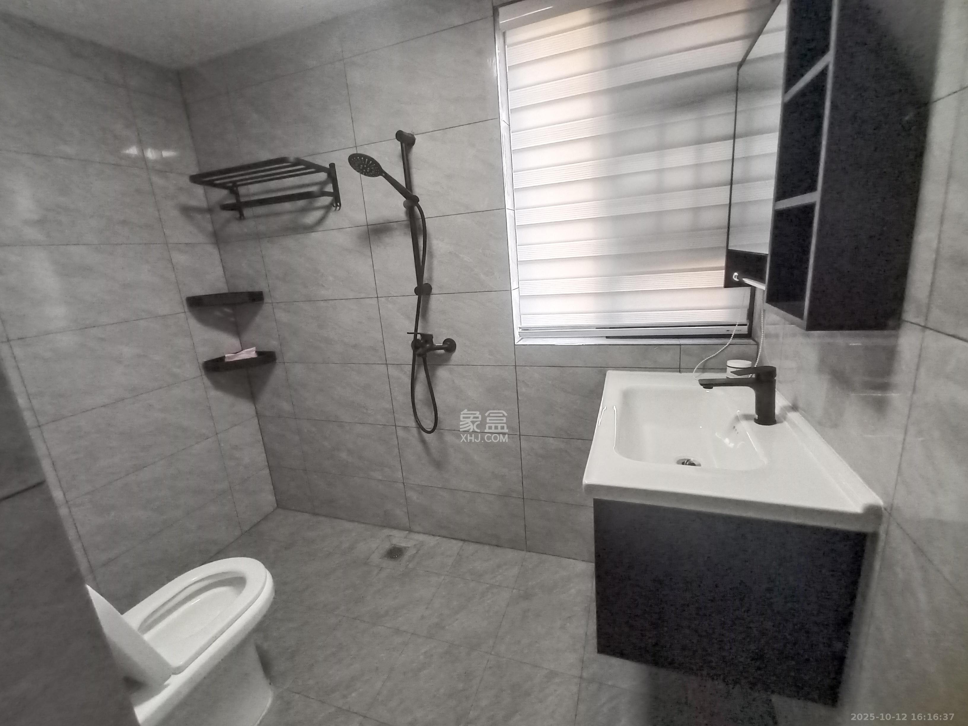 惟智园安置小区  4室2厅2卫    2800.0元/月 惟智园安置小区  4室2厅2卫    2800.0元/月室内图