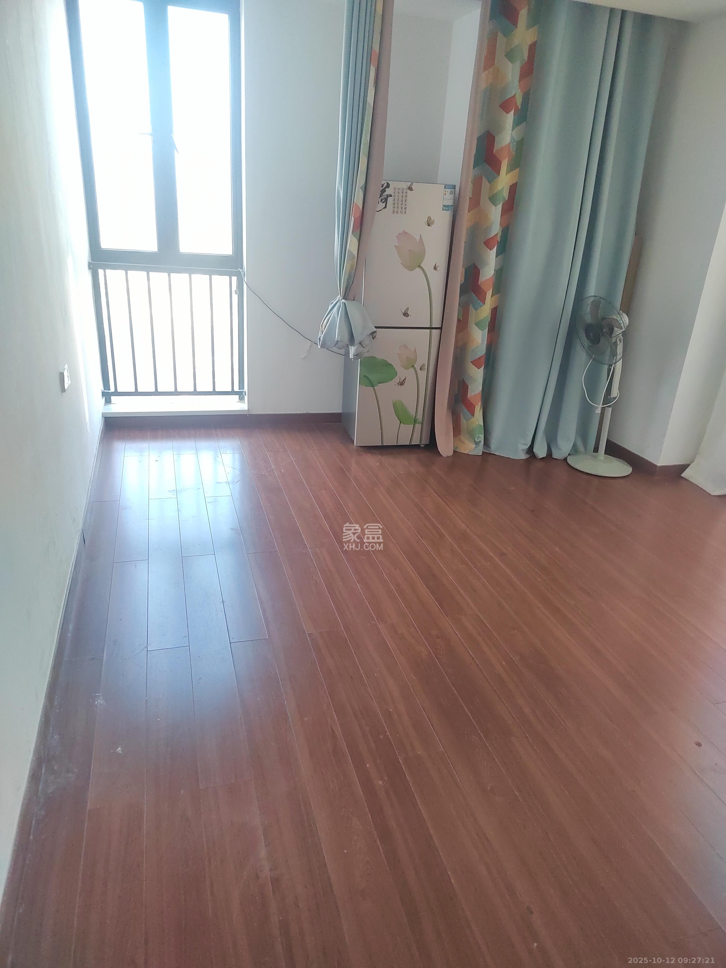 荣泰广场 2室1厅2卫 2000.0元/月 荣泰广场 2室1厅2卫 2000.0元/月室内图