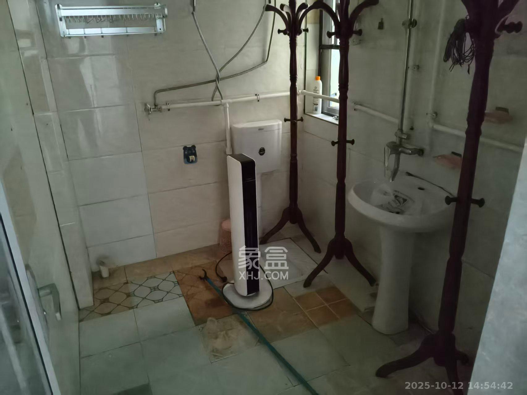 中冶中央公园  4室1厅2卫    2000.0元/月室内图