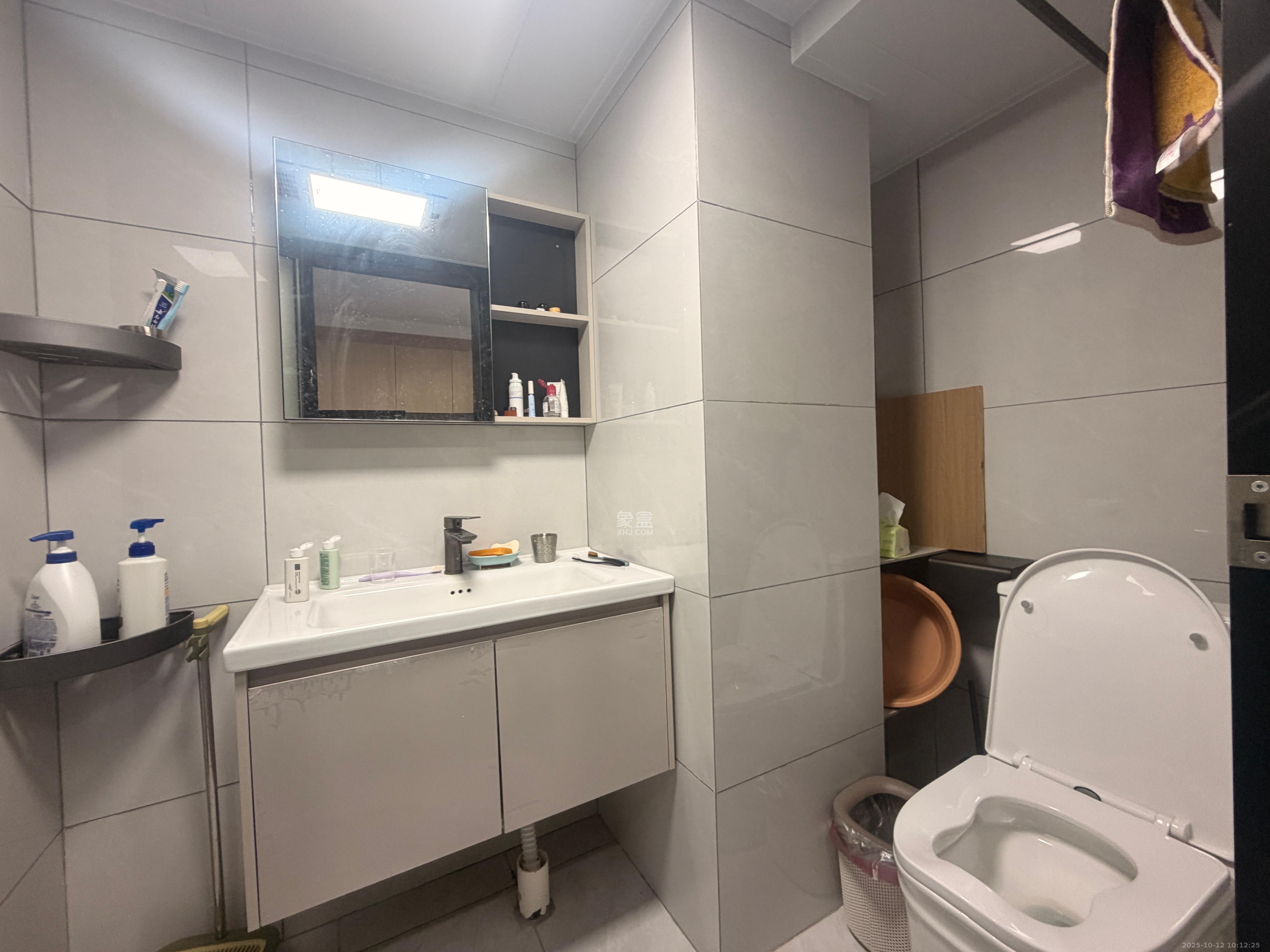 力高凤凰新天 2室2厅1卫 2400.0元/月 力高凤凰新天 2室2厅1卫 2400.0元/月室内图