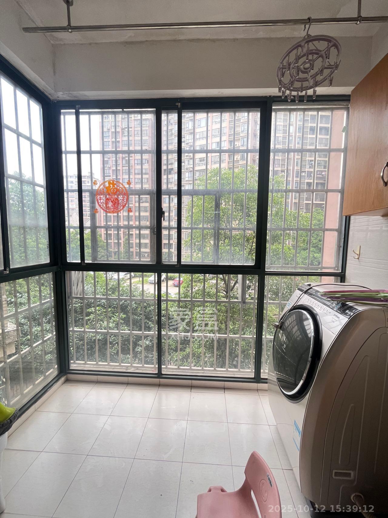 枫华府第  3室2厅2卫    1900.0元/月 枫华府第  3室2厅2卫    1900.0元/月室内图