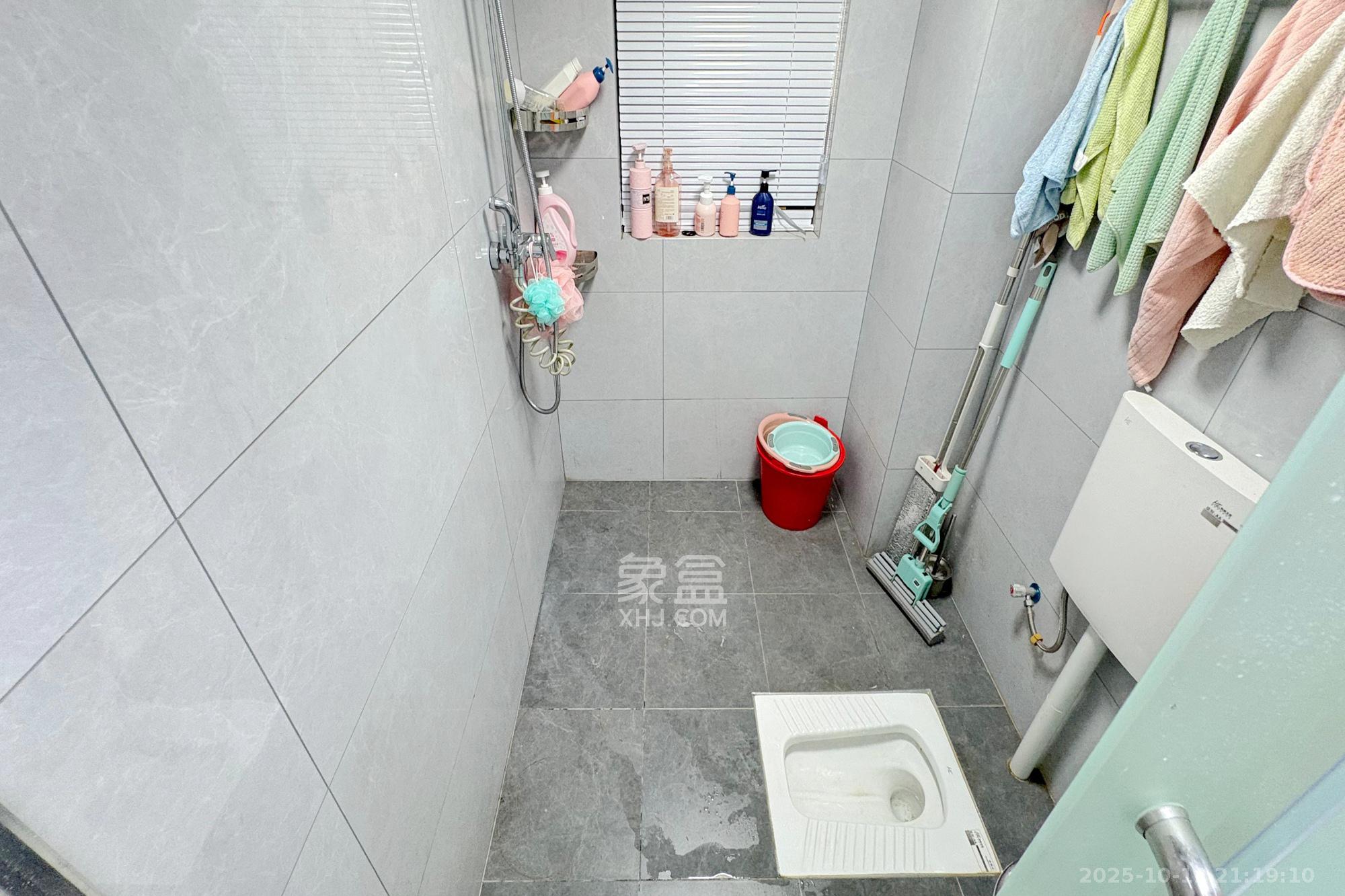 尚东金河湾  3室2厅2卫    120.0万卫生间