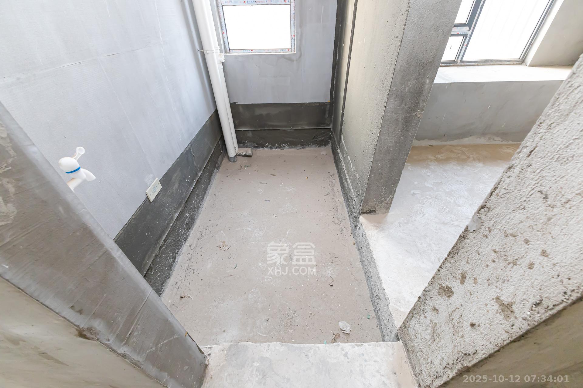 明发阅江悦府  4室2厅2卫    98.0万卫生间