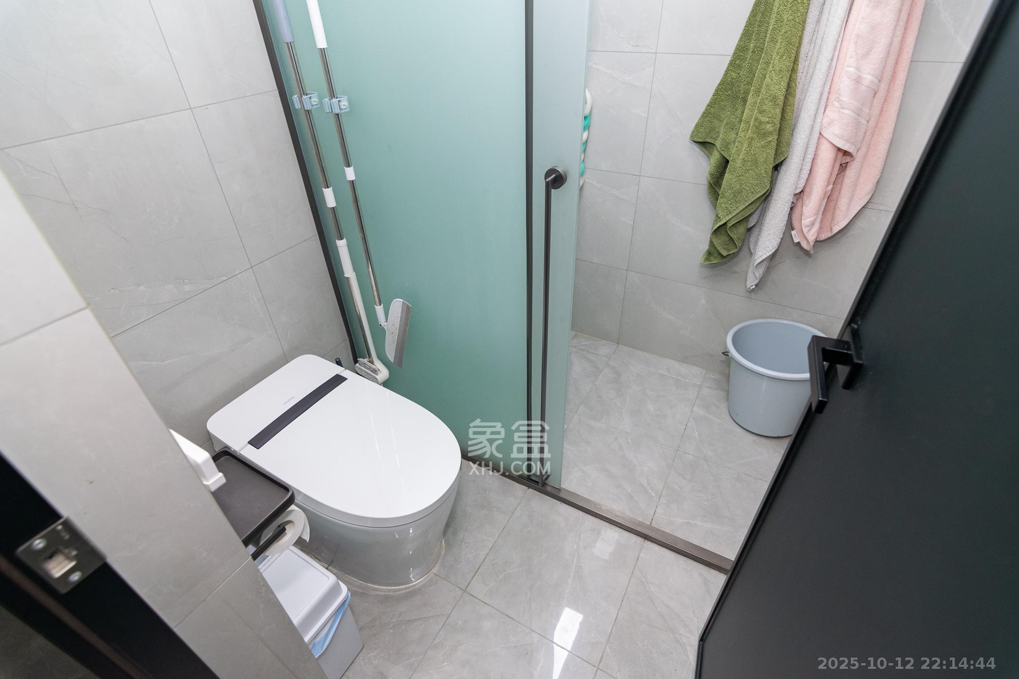 金地三千府(金地湖山樾、金地自在城) 3室2厅2卫 90.0万 金地三千府(金地湖山樾、金地自在城) 3室2厅2卫 90.0万卫生间