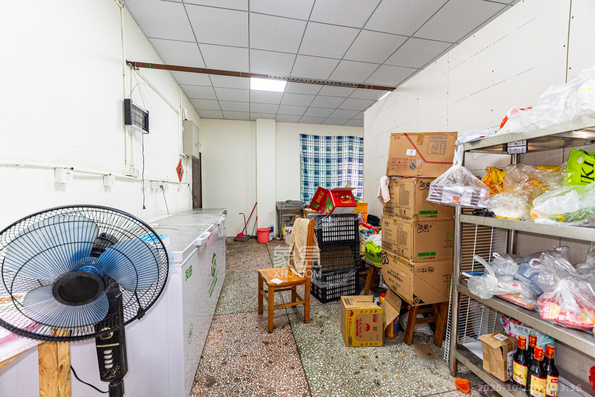 泉塘小区  10室4厅4卫    218.0万 泉塘小区  10室4厅4卫    218.0万