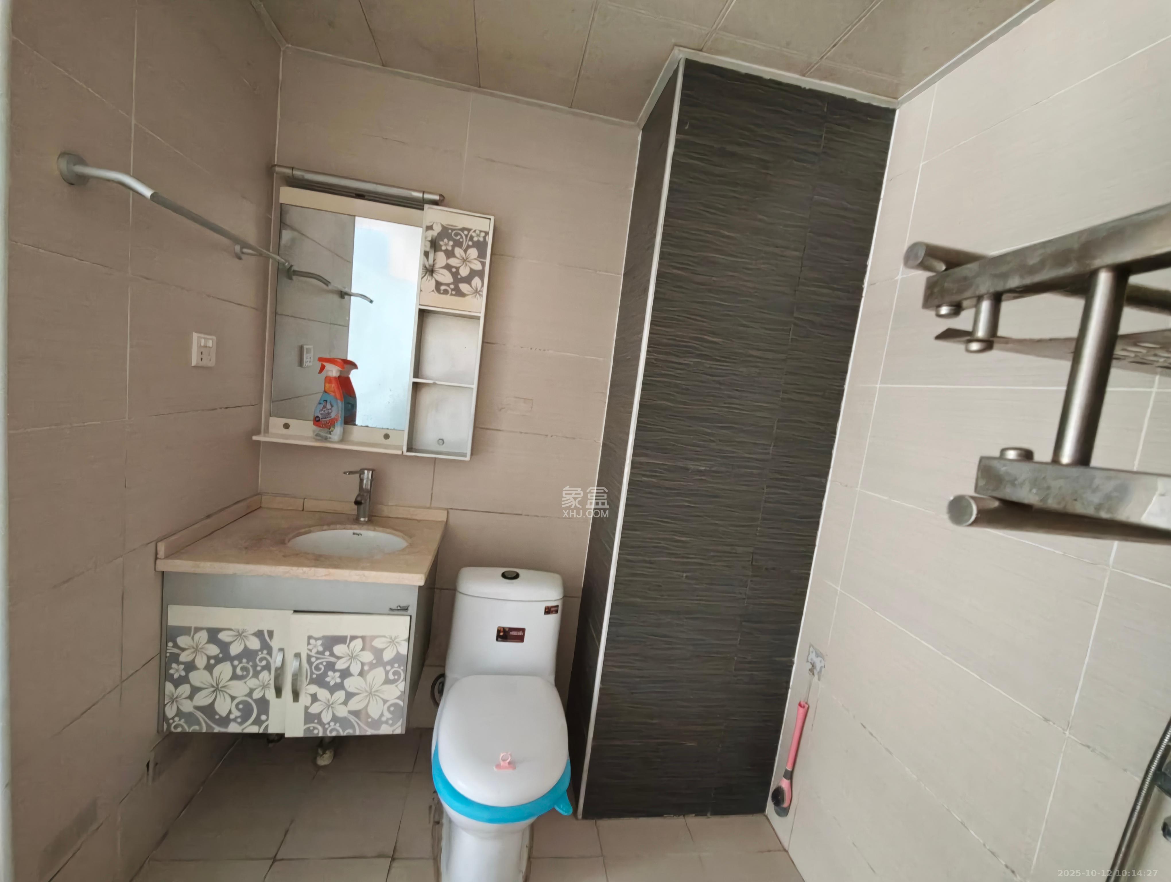 水岸世景 1室1厅1卫 1300.0元/月 水岸世景 1室1厅1卫 1300.0元/月室内图