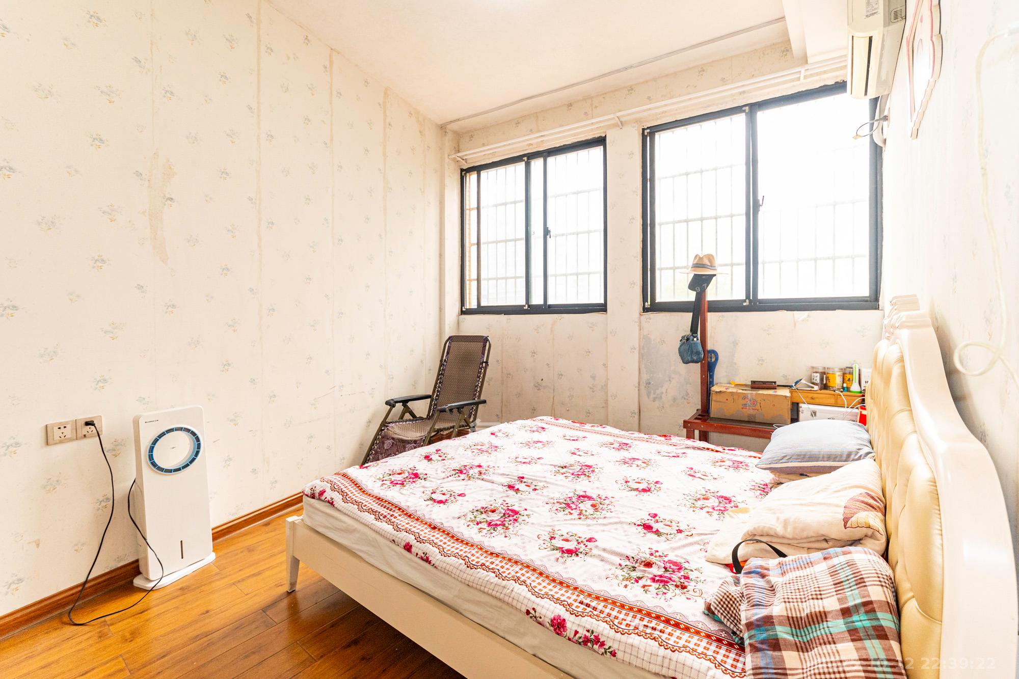 鹏基诺亚山林  4室2厅2卫    96.0万卧室