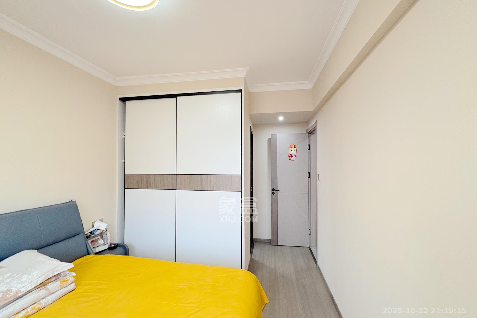 尚东金河湾  3室2厅2卫    120.0万卧室