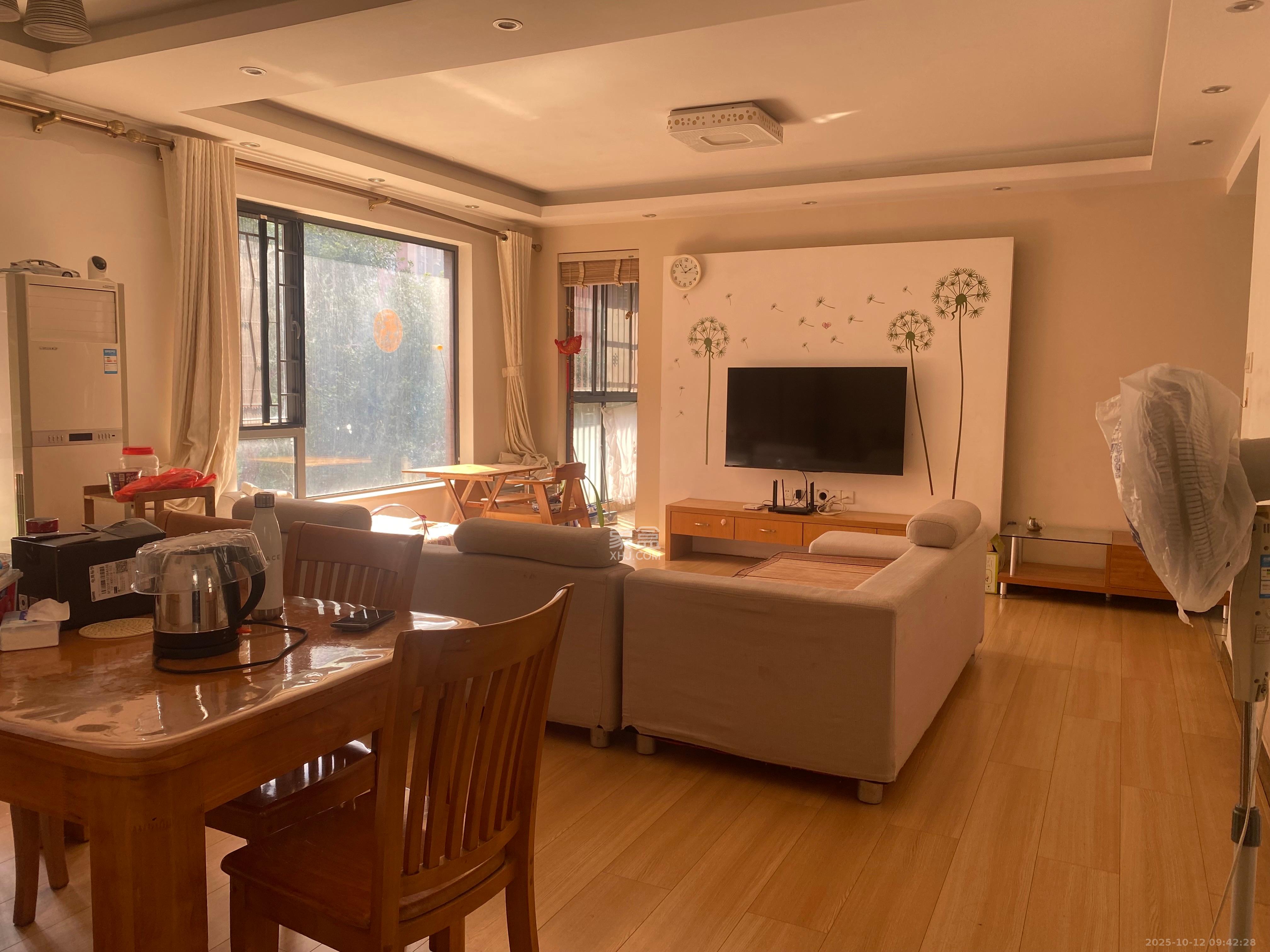 华润凤凰城二期  3室2厅2卫    2150.0元/月 华润凤凰城二期  3室2厅2卫    2150.0元/月