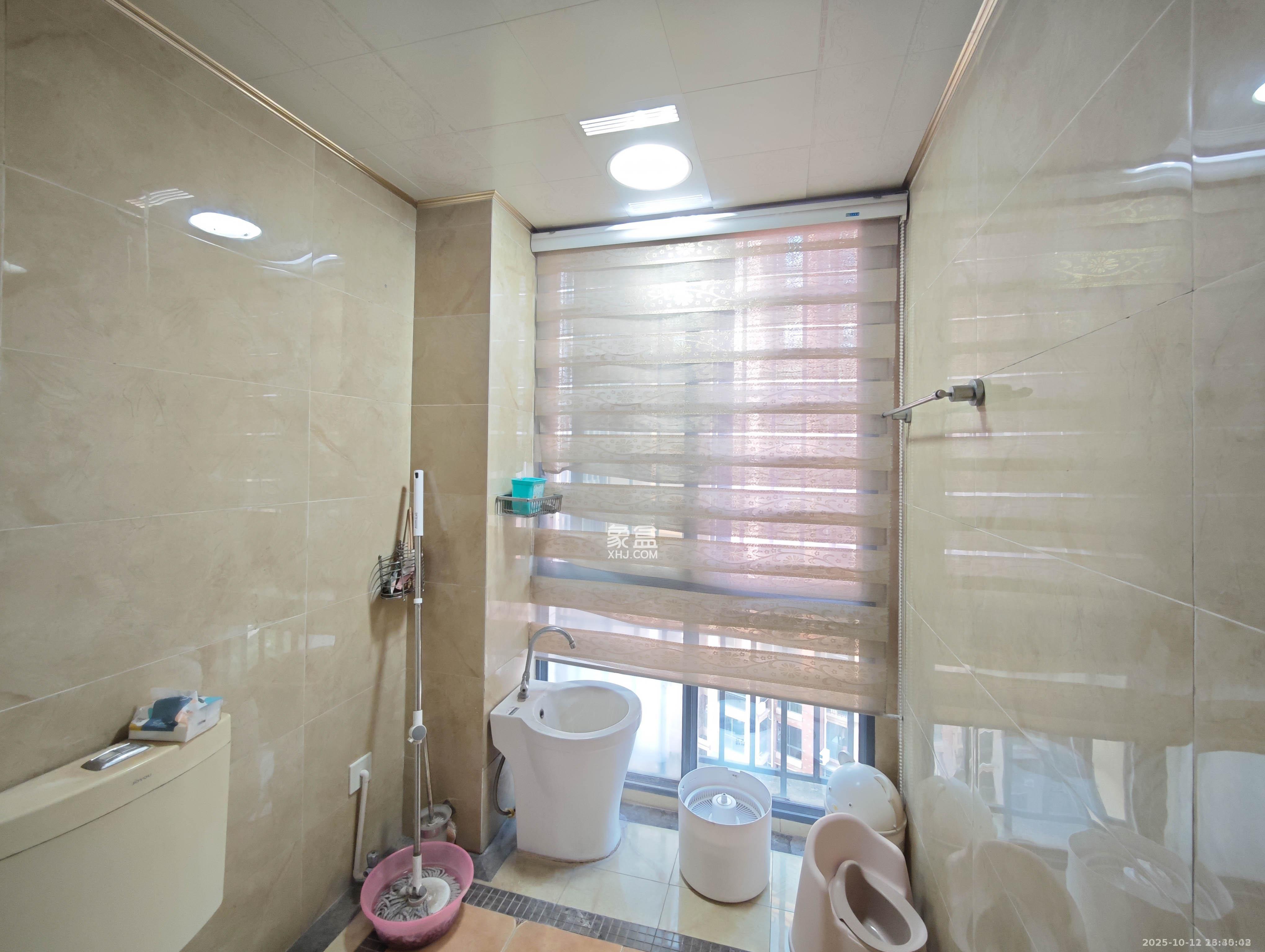 水岸天际（一期、二期）  5室2厅2卫    5000.0元/月室内图