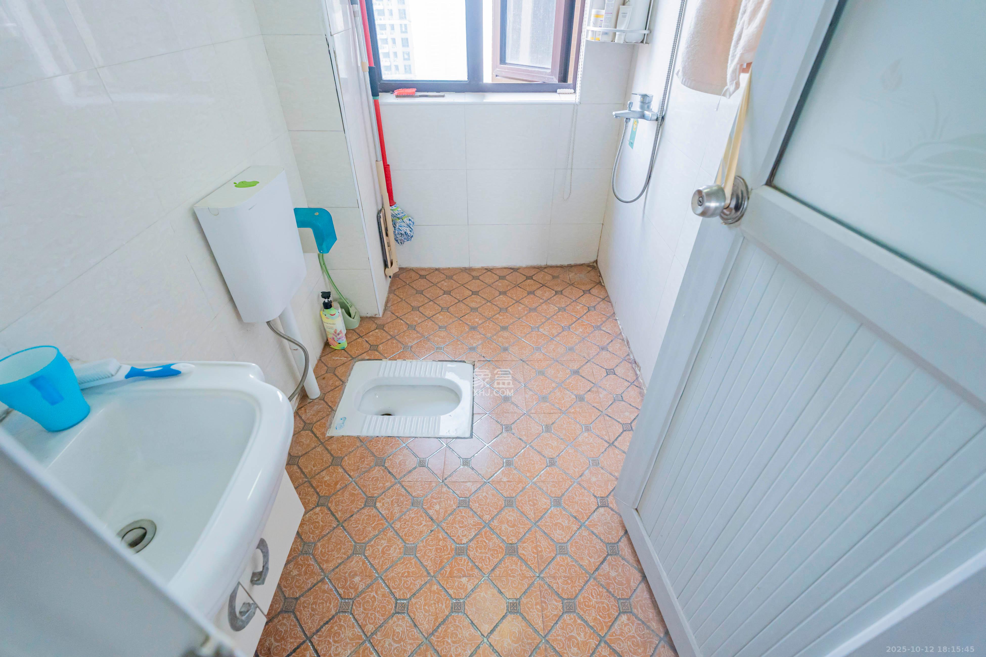 海洋半岛(月珑湾) 3室2厅2卫 138.0万 海洋半岛(月珑湾) 3室2厅2卫 138.0万卫生间