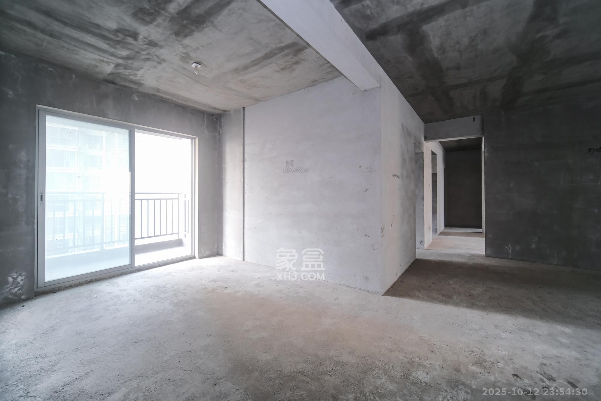 湖湘奥林匹克花园  4室2厅2卫    105.0万客厅