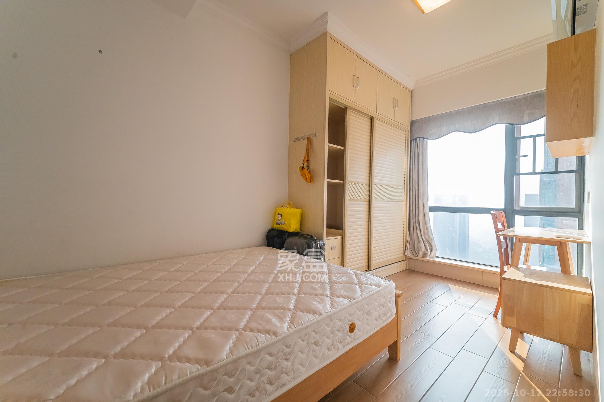 海伦春天 3室2厅1卫 50.0万 海伦春天 3室2厅1卫 50.0万卧室