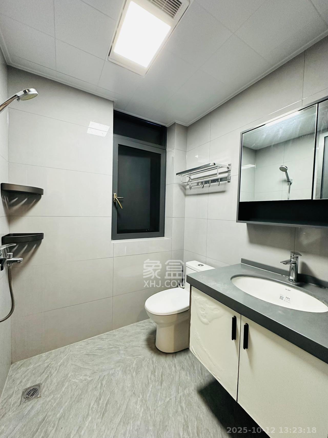 建发央著 3室2厅2卫 3500.0元/月 建发央著 3室2厅2卫 3500.0元/月室内图