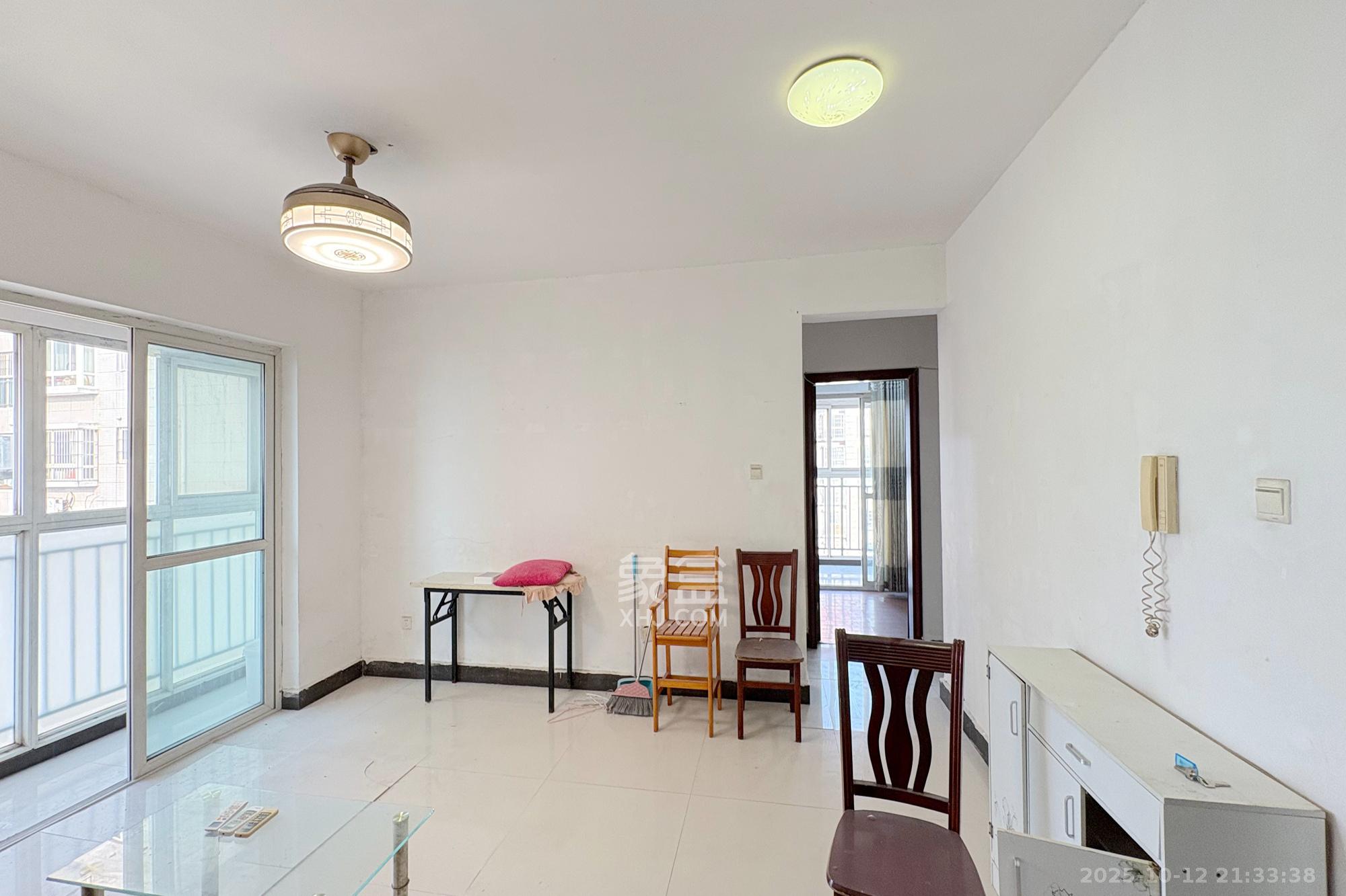 星典时代 3室2厅1卫 65.0万 星典时代 3室2厅1卫 65.0万客厅