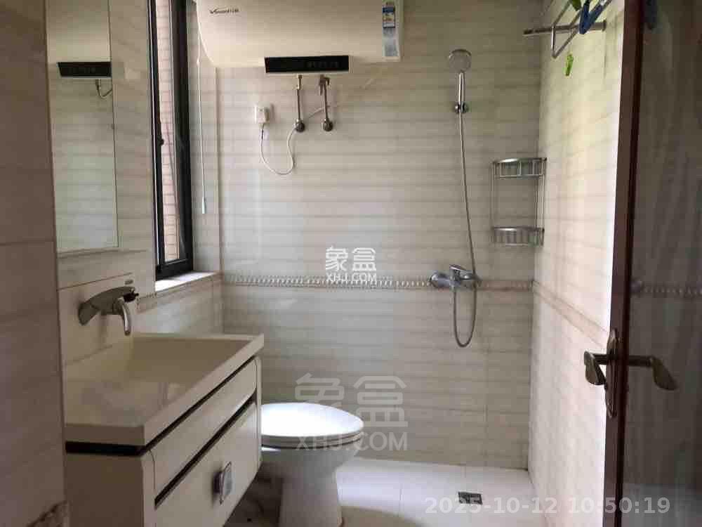 龙腾国际 4室2厅2卫 2600.0元/月 龙腾国际 4室2厅2卫 2600.0元/月室内图