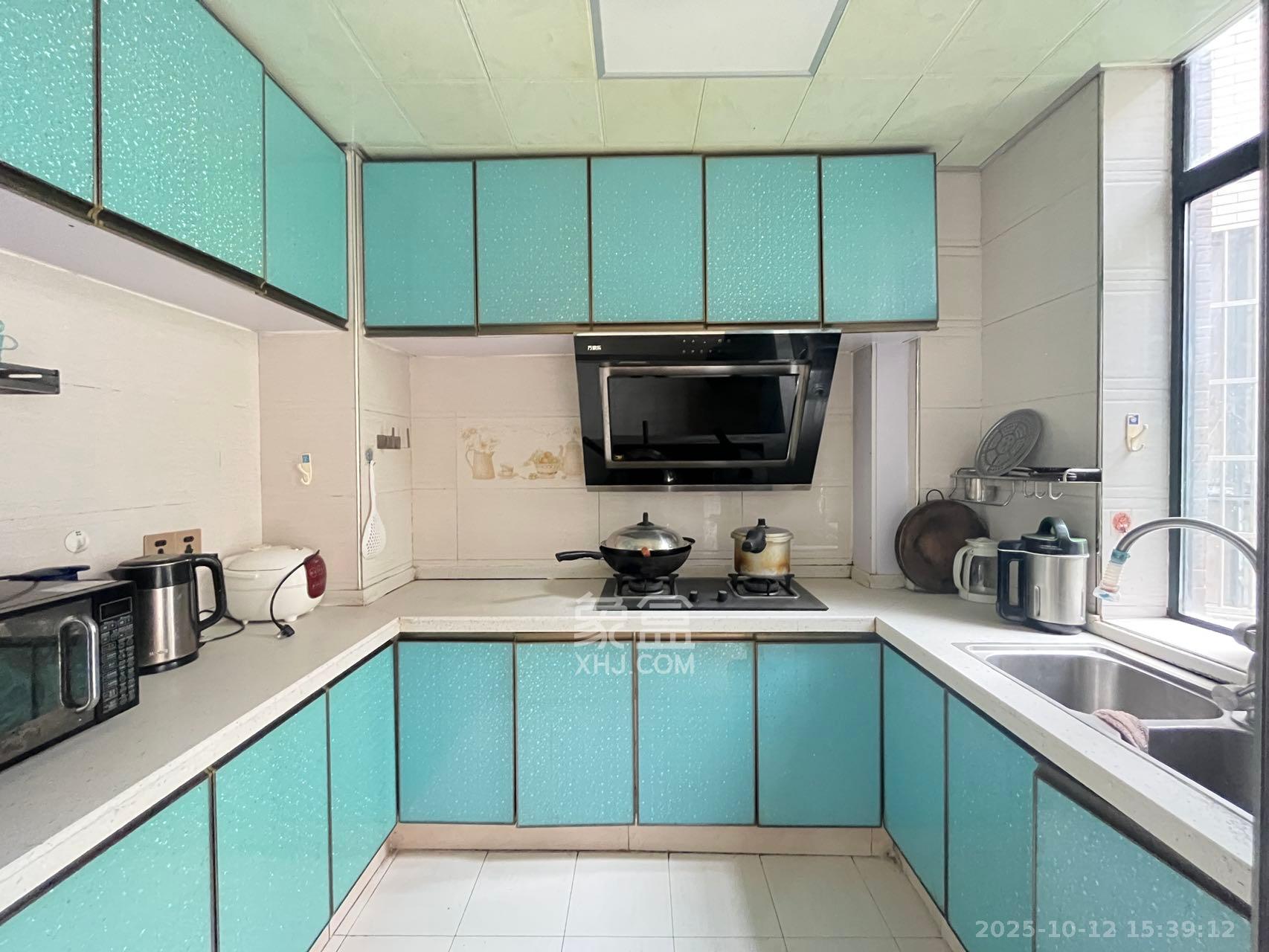 枫华府第  3室2厅2卫    1900.0元/月 枫华府第  3室2厅2卫    1900.0元/月室内图