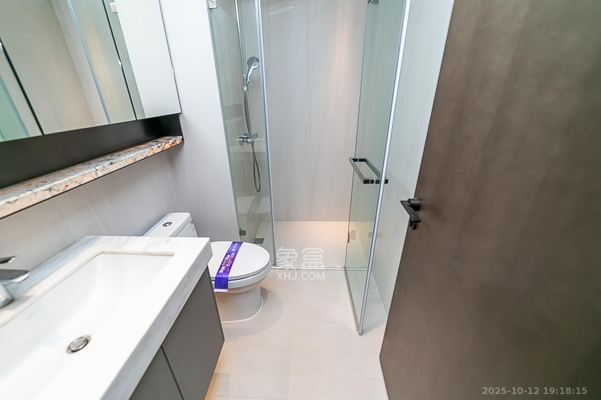 中海阅湘台 6室2厅3卫 1280.0万 中海阅湘台 6室2厅3卫 1280.0万卫生间