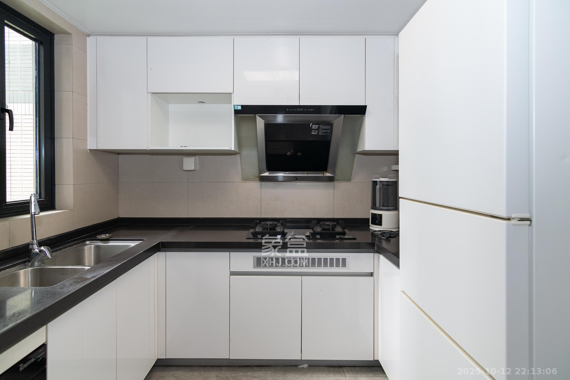 时代年华 3室2厅2卫 76.8万 时代年华 3室2厅2卫 76.8万厨房